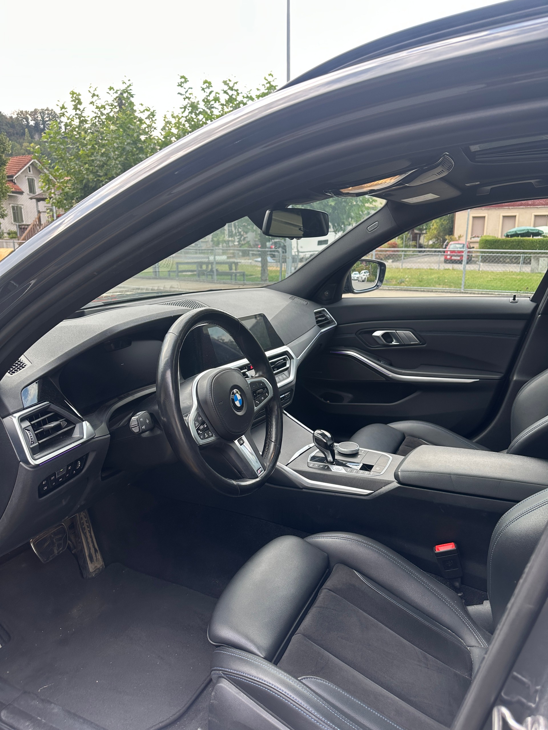 BMW 330i Touring xDrive Steptronic M Sport-image-3