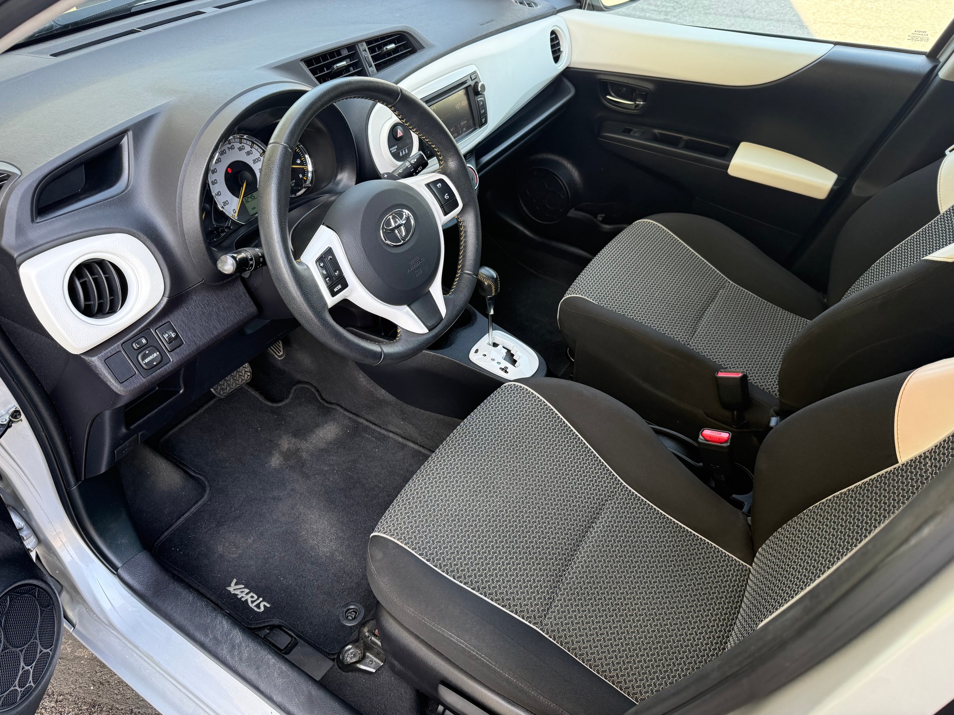 TOYOTA Yaris 1.33 Style Multidrive-image-8