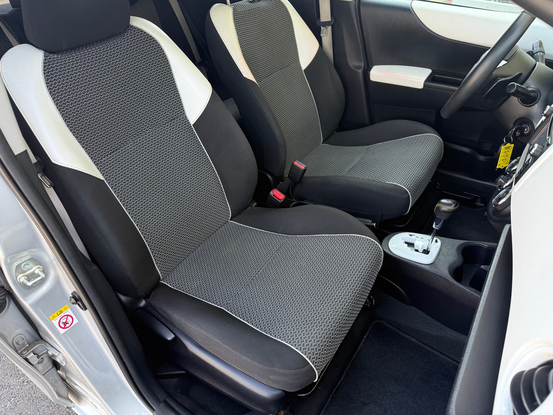 TOYOTA Yaris 1.33 Style Multidrive-image-13