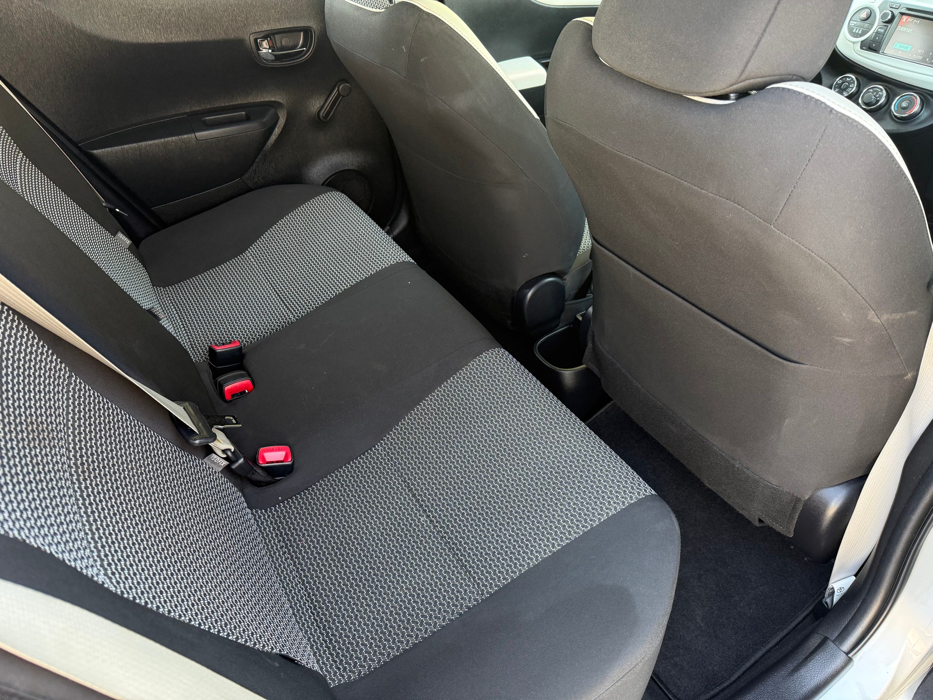 TOYOTA Yaris 1.33 Style Multidrive-image-11