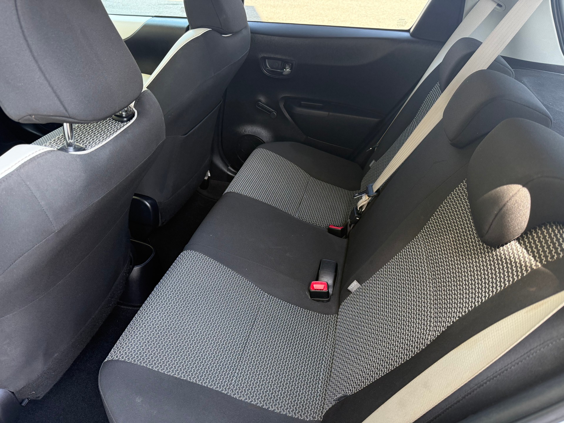 TOYOTA Yaris 1.33 Style Multidrive-image-10