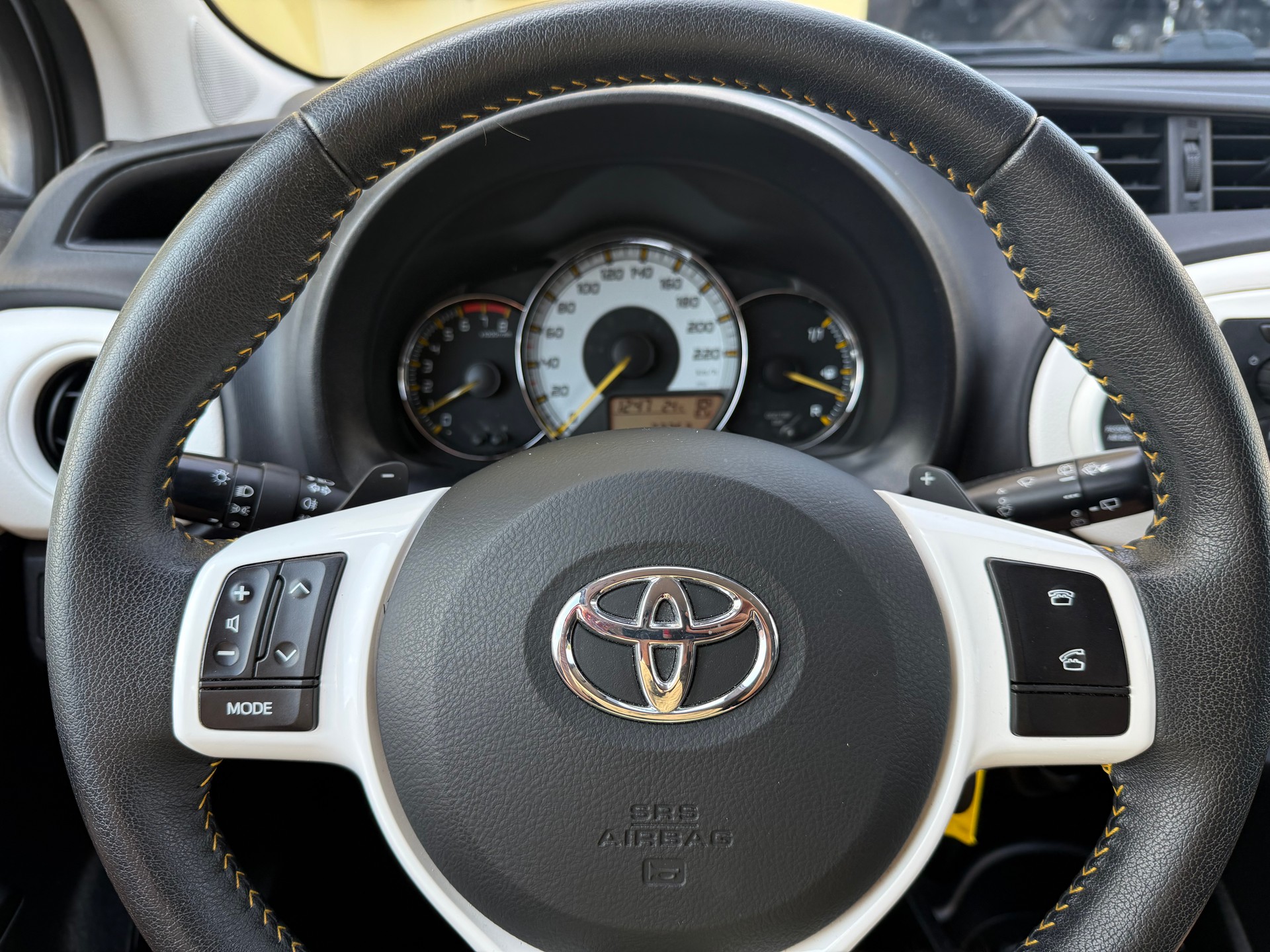 TOYOTA Yaris 1.33 Style Multidrive-image-18