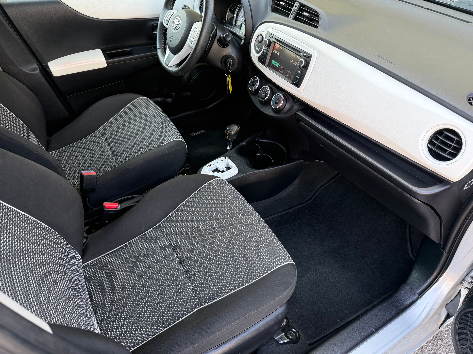 TOYOTA Yaris 1.33 Style Multidrive-image-12