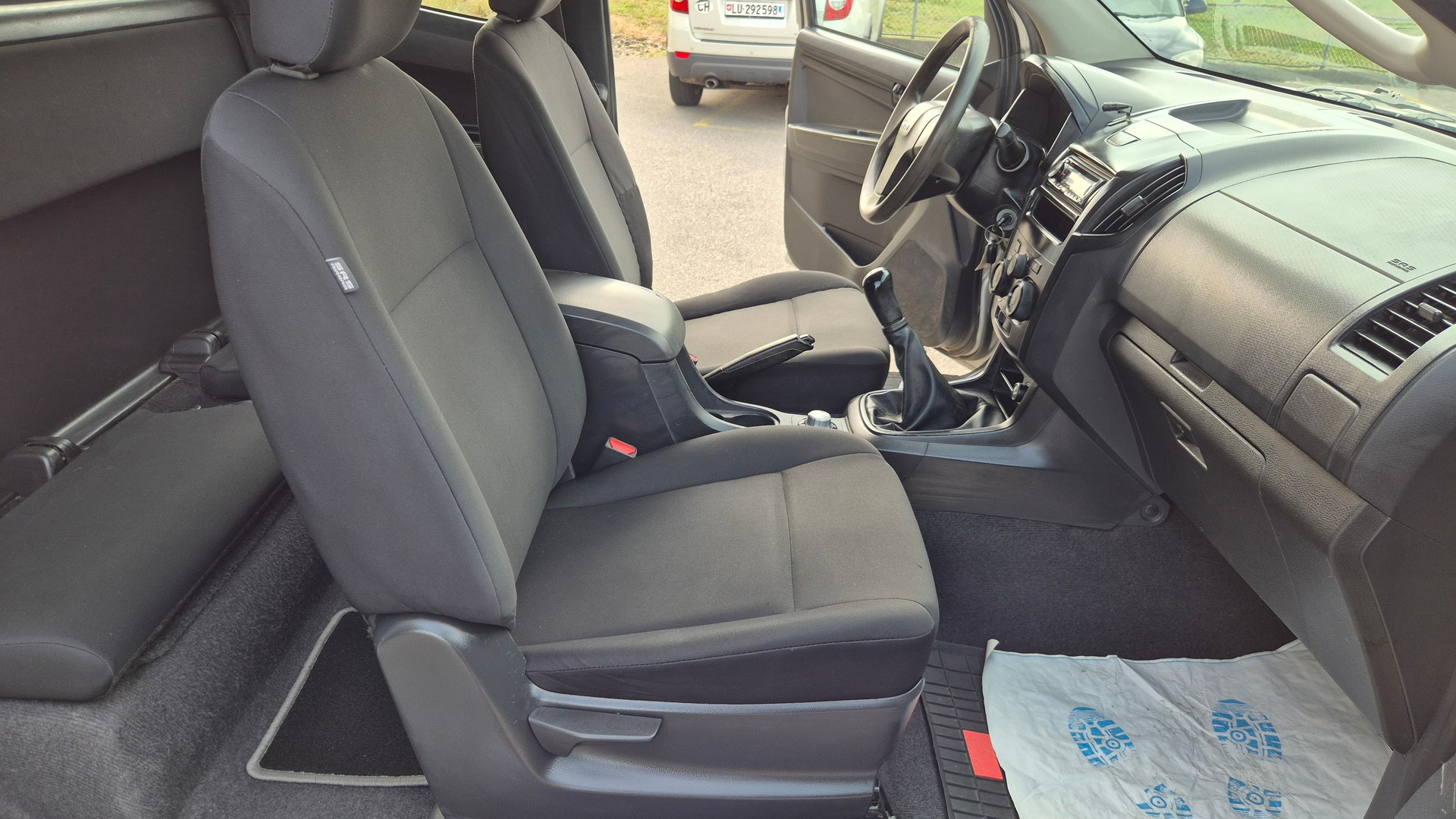 ISUZU D-MAX 2.5 SpaceCab Solar 4x4-image-9