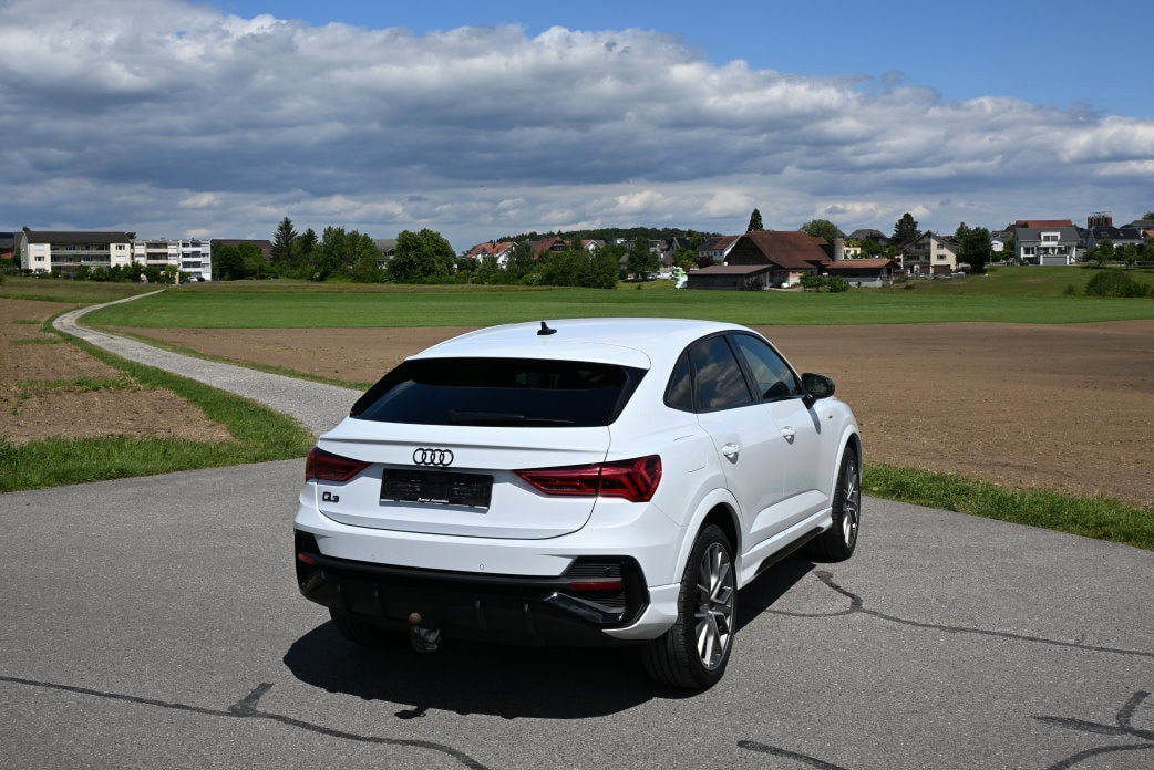 AUDI Q3 Sportback 45 TFSI e S line Attraction S-tronic-image-2