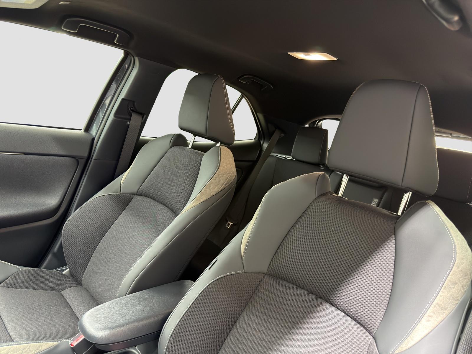 TOYOTA Yaris Cross 1.5 VVT-i HSD Premium AWD-i-image-17