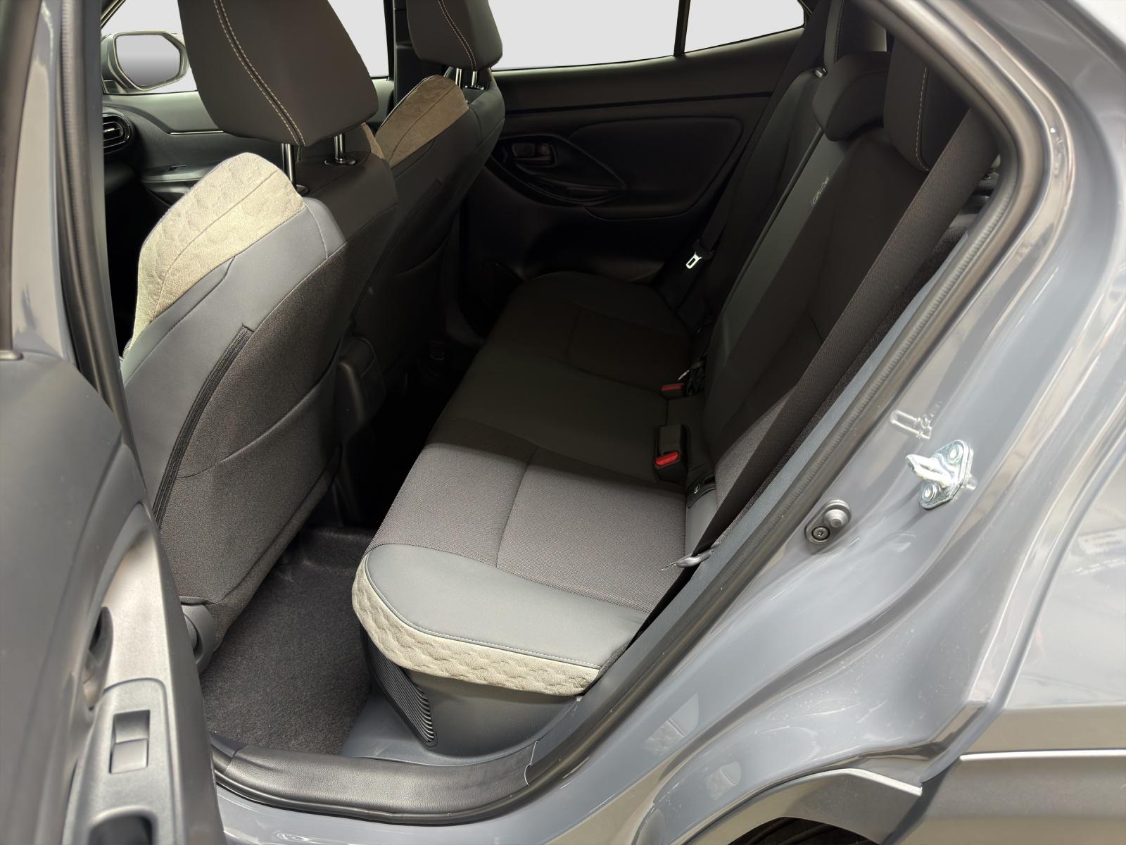 TOYOTA Yaris Cross 1.5 VVT-i HSD Premium AWD-i-image-14