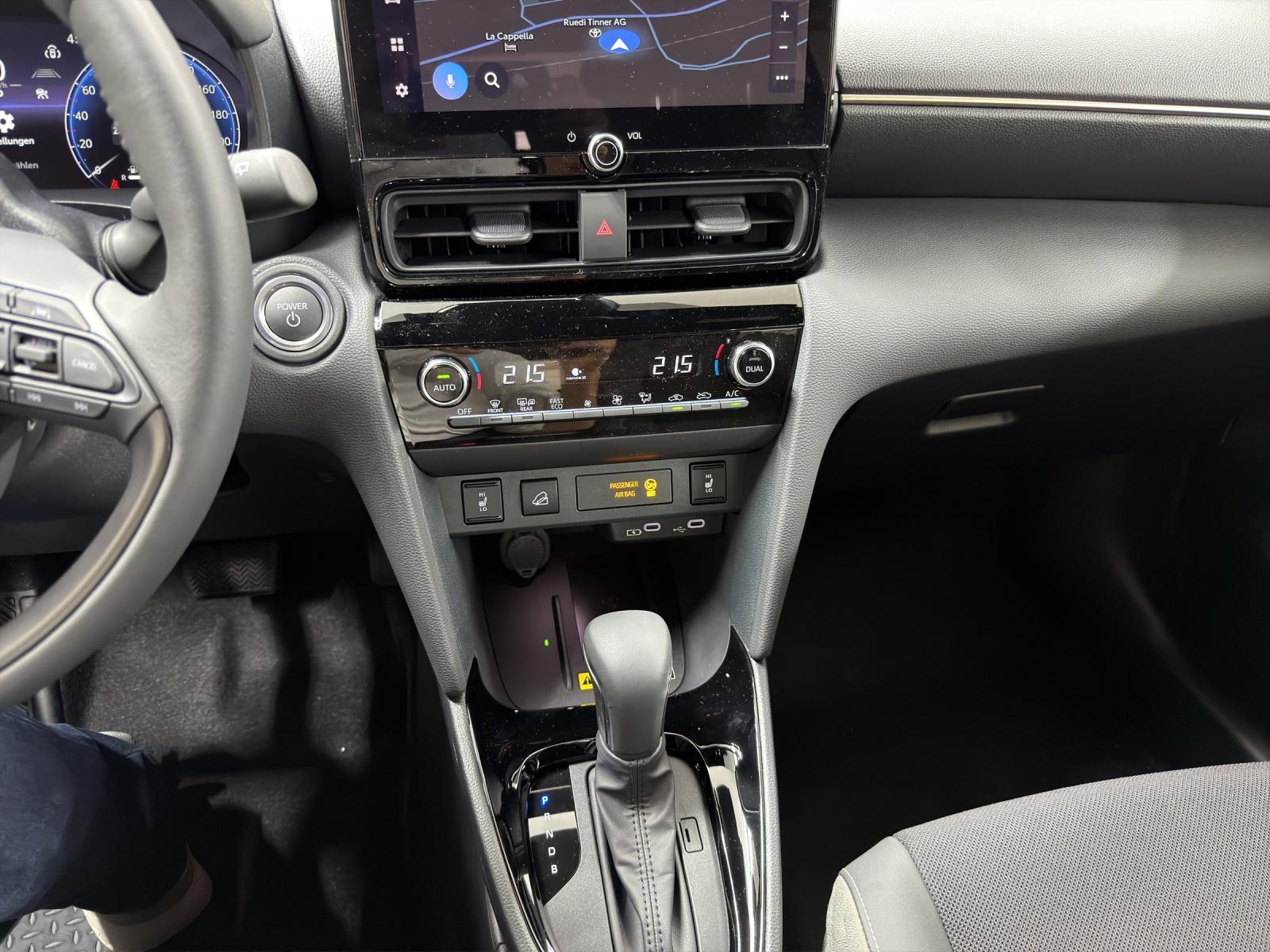TOYOTA Yaris Cross 1.5 VVT-i HSD Premium AWD-i-image-13