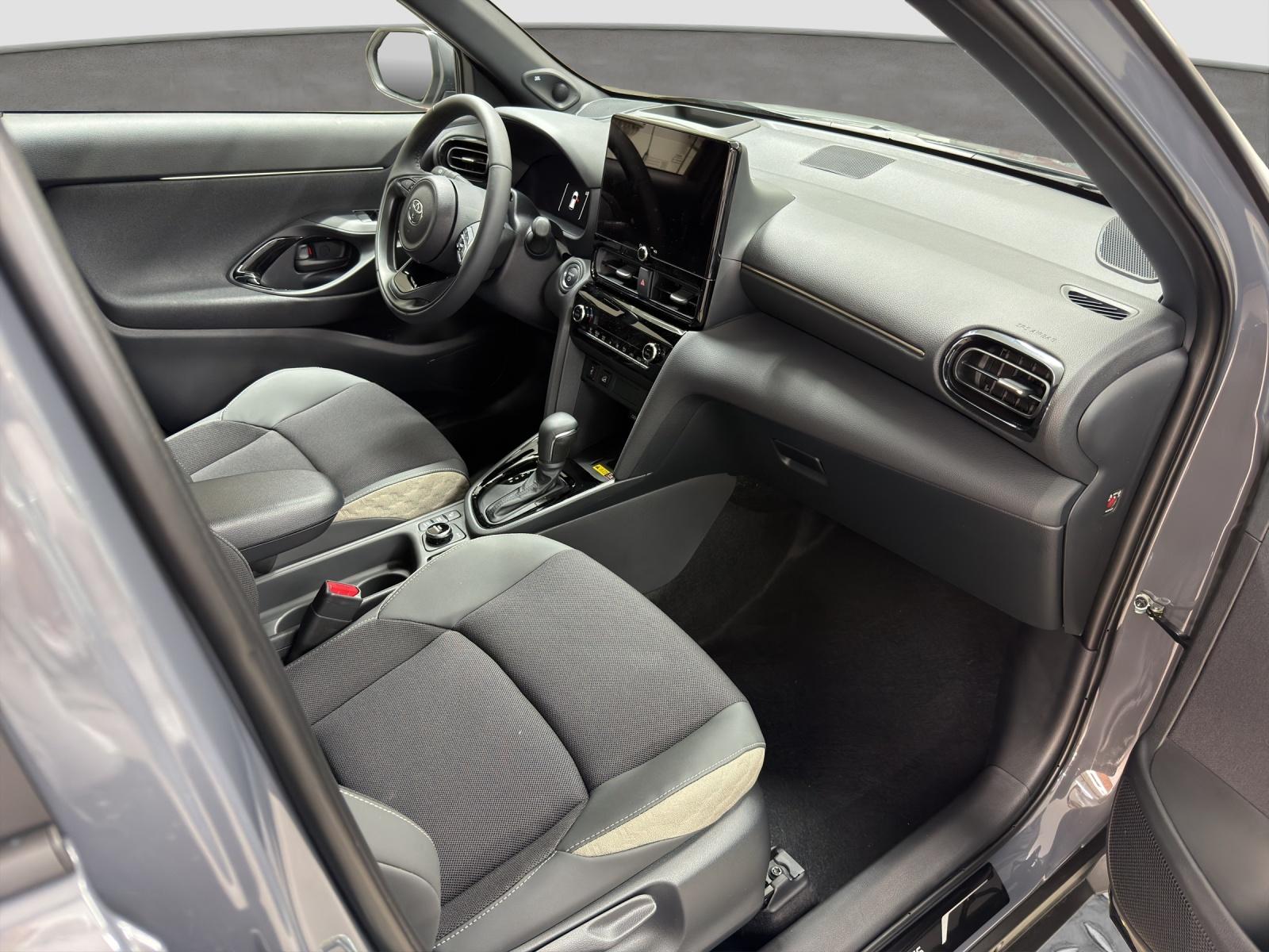 TOYOTA Yaris Cross 1.5 VVT-i HSD Premium AWD-i-image-15