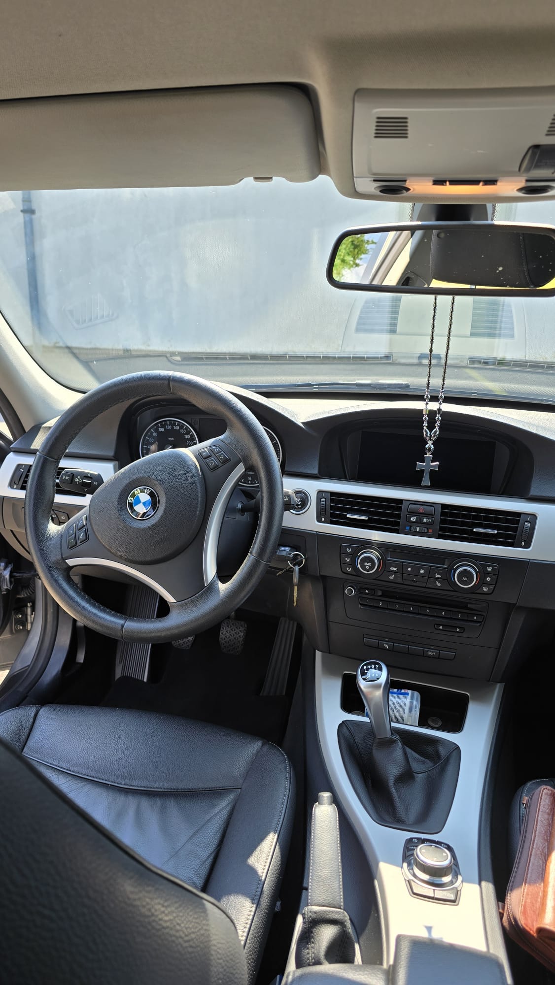 BMW 318i Dynamic Edition-image-3