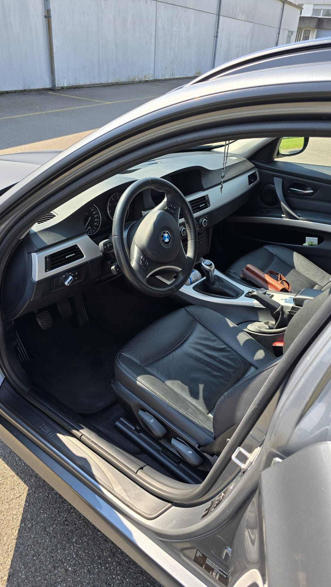 BMW 318i Dynamic Edition-image-4