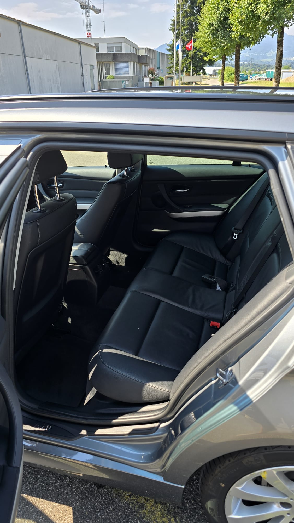 BMW 318i Dynamic Edition-image-5