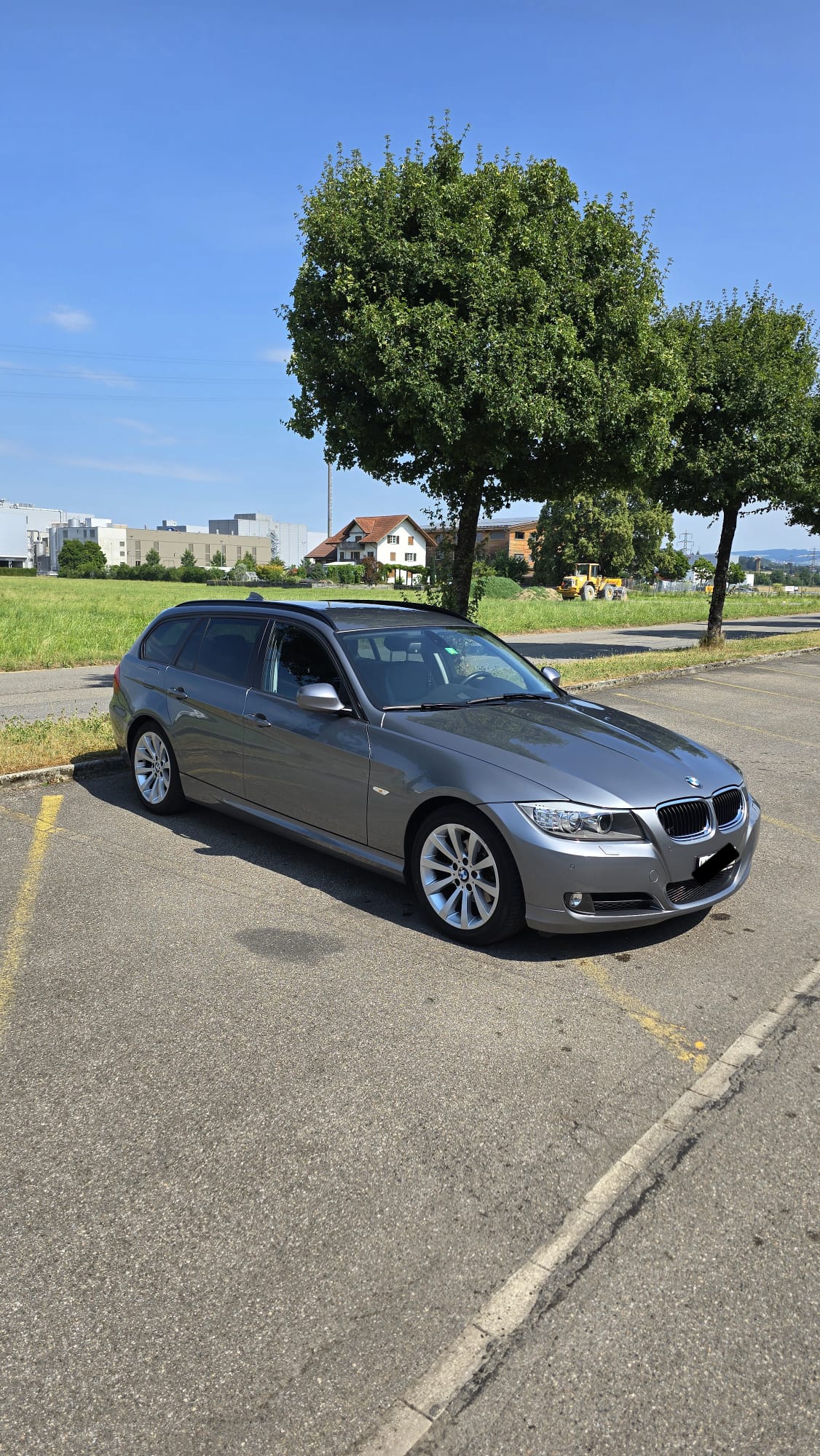BMW 318i Dynamic Edition-image-1