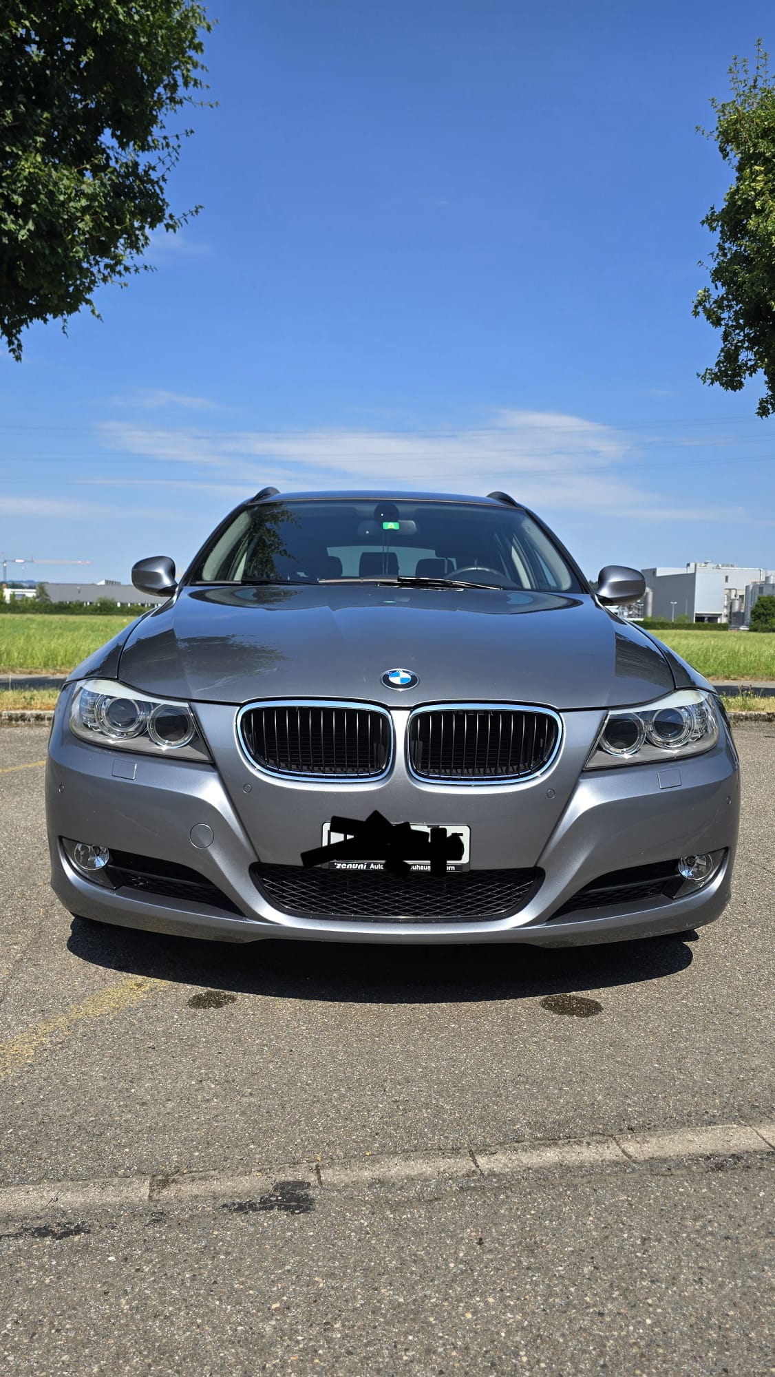 BMW 318i Dynamic Edition-image-0