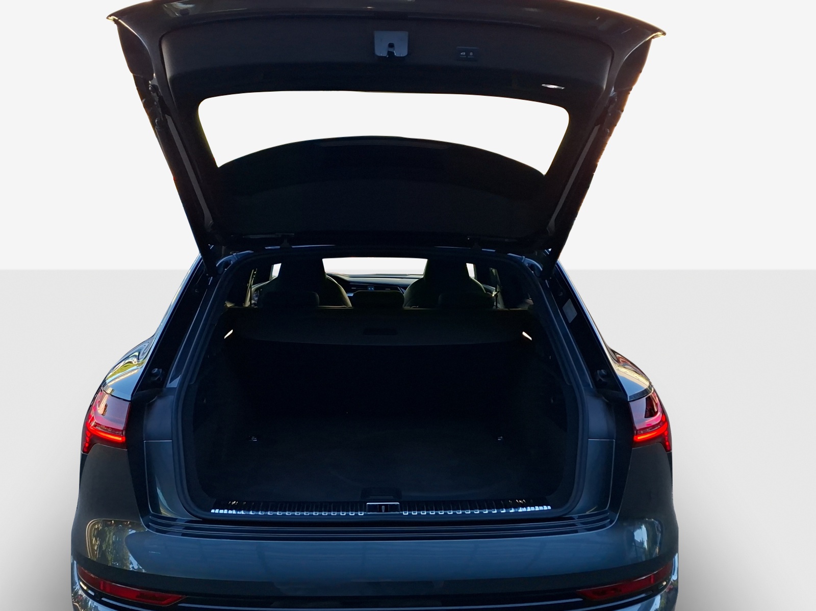 AUDI e-tron S quattro-image-12