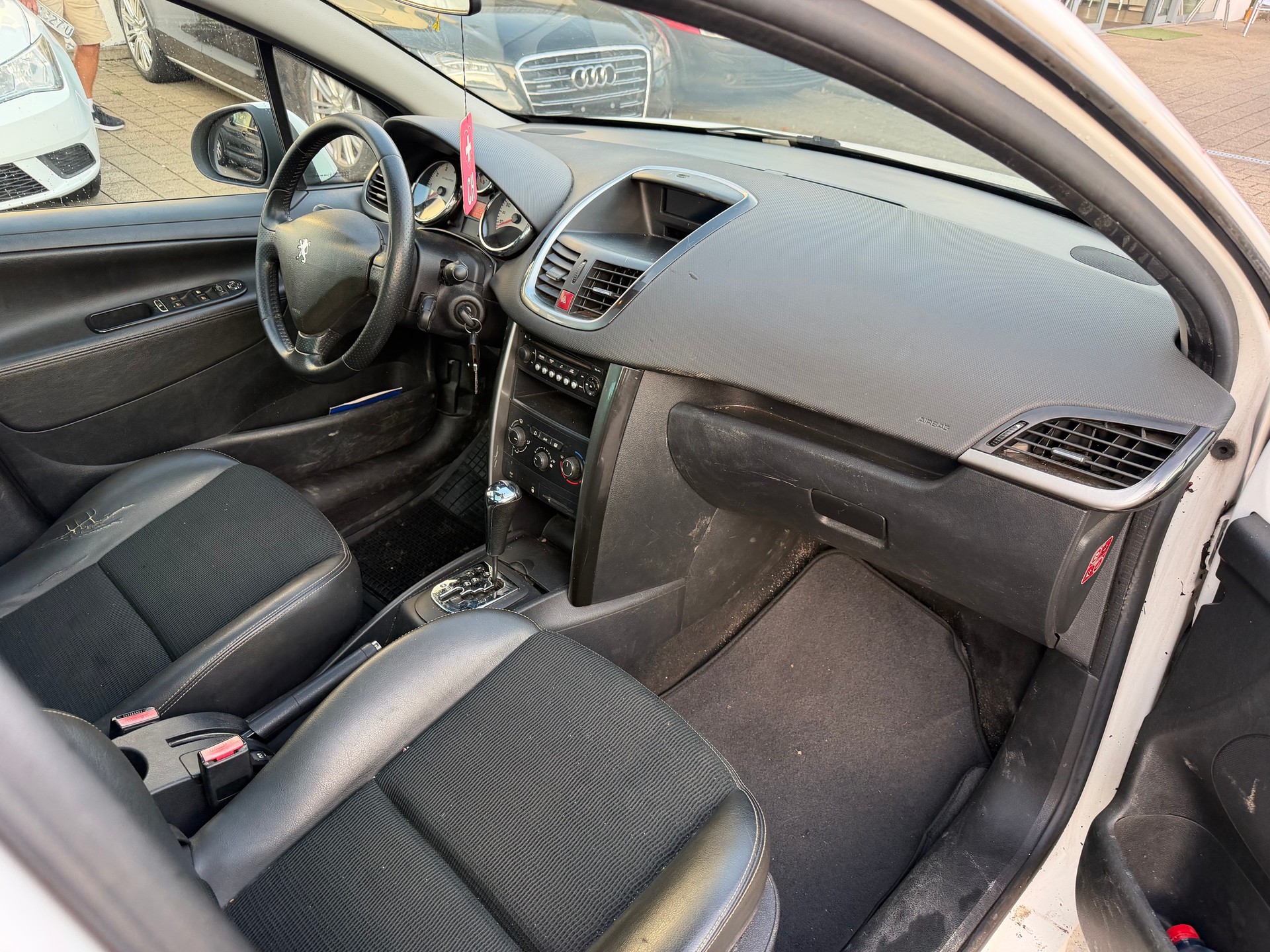 PEUGEOT 207 SW 1.6 16V Allure Automatic-image-10