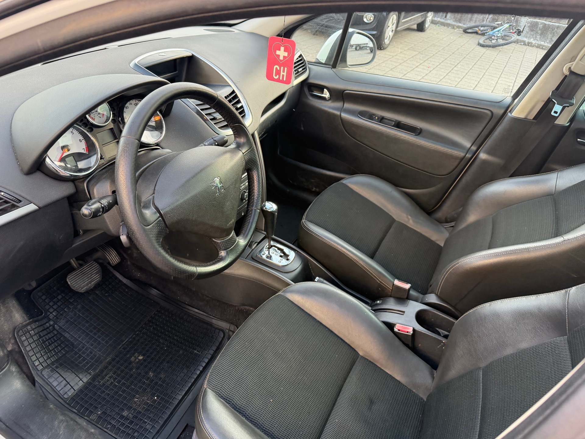 PEUGEOT 207 SW 1.6 16V Allure Automatic-image-11