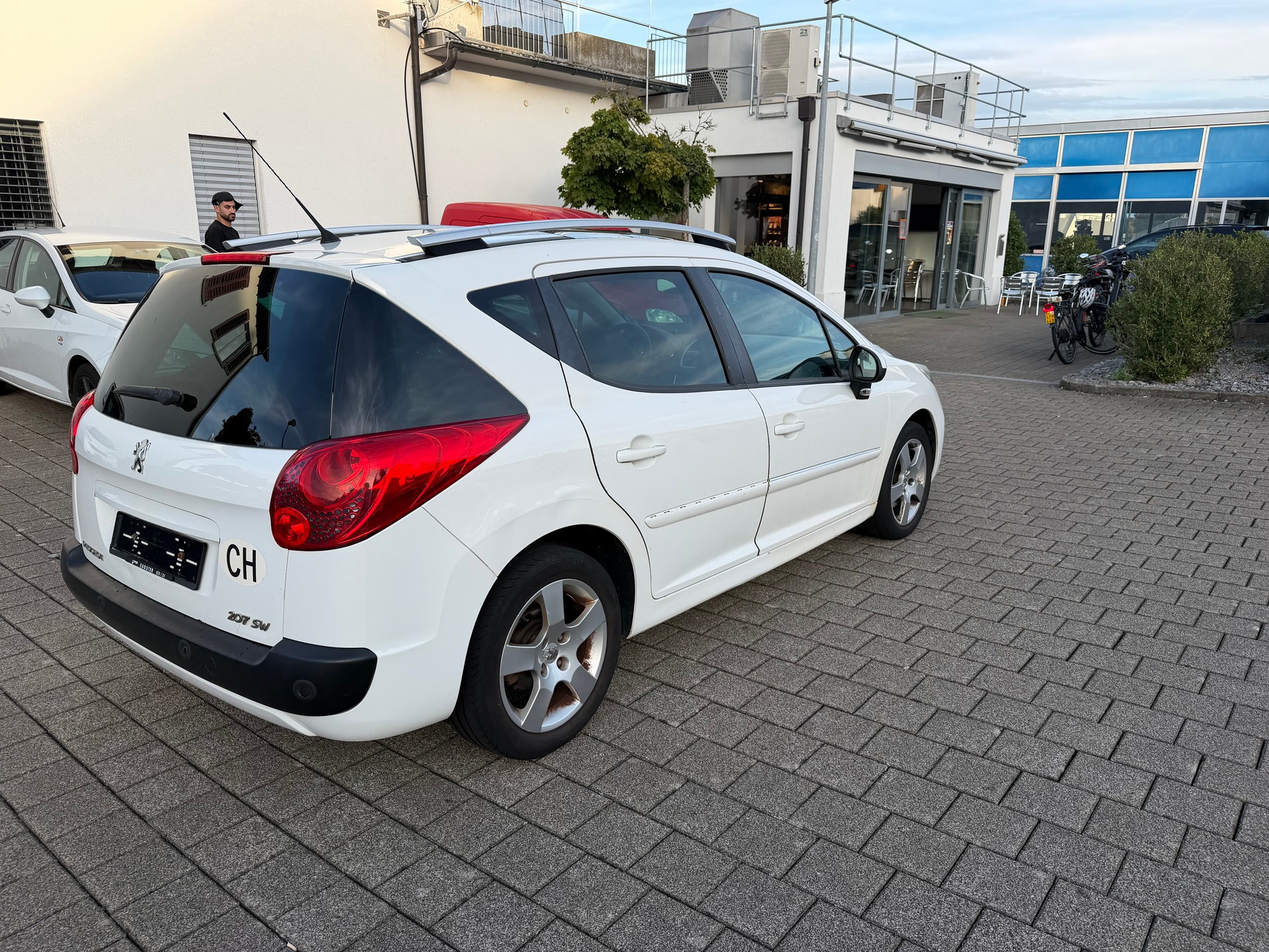 PEUGEOT 207 SW 1.6 16V Allure Automatic-image-6