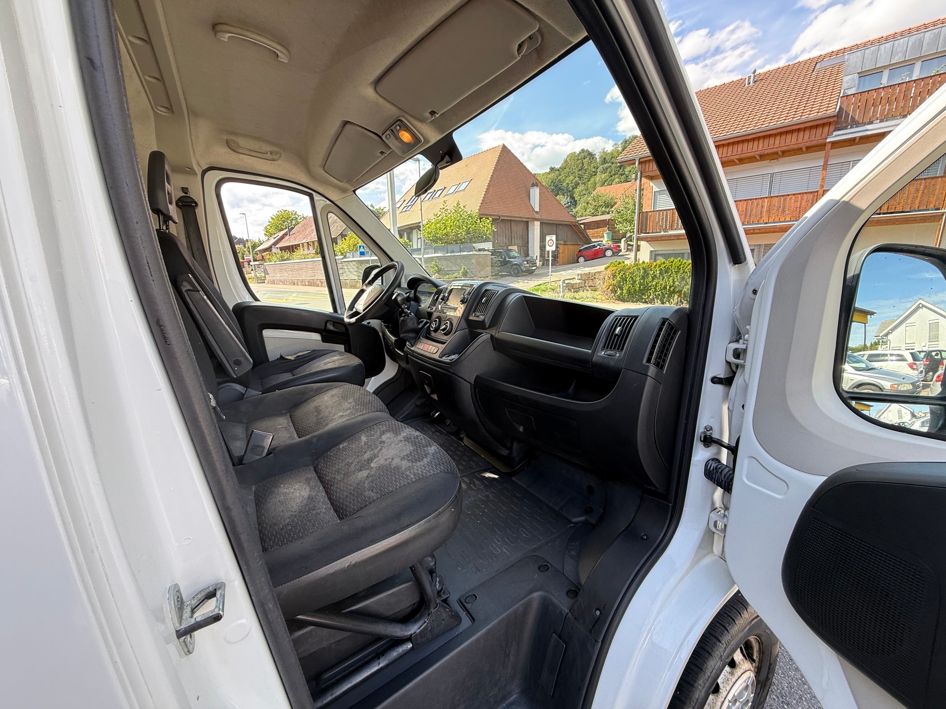 CITROEN Jumper 30 2.2 HDi 110 Attraction L1H2-image-9