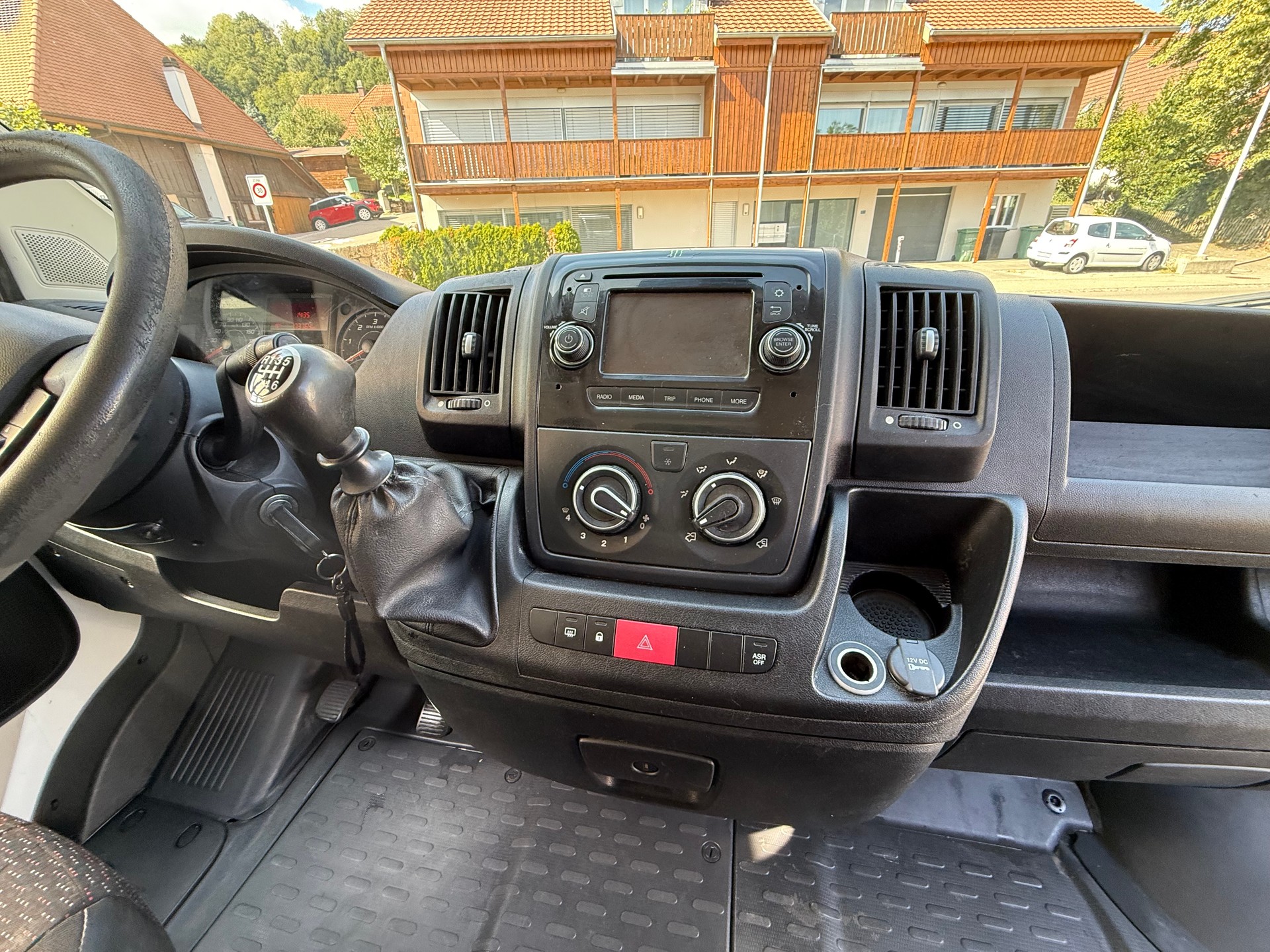 CITROEN Jumper 30 2.2 HDi 110 Attraction L1H2-image-10