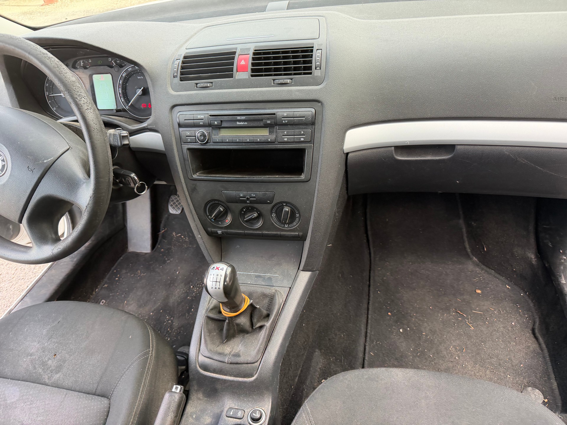 SKODA Octavia 1.9 TDI Swiss Ice Hockey 4x4-image-6