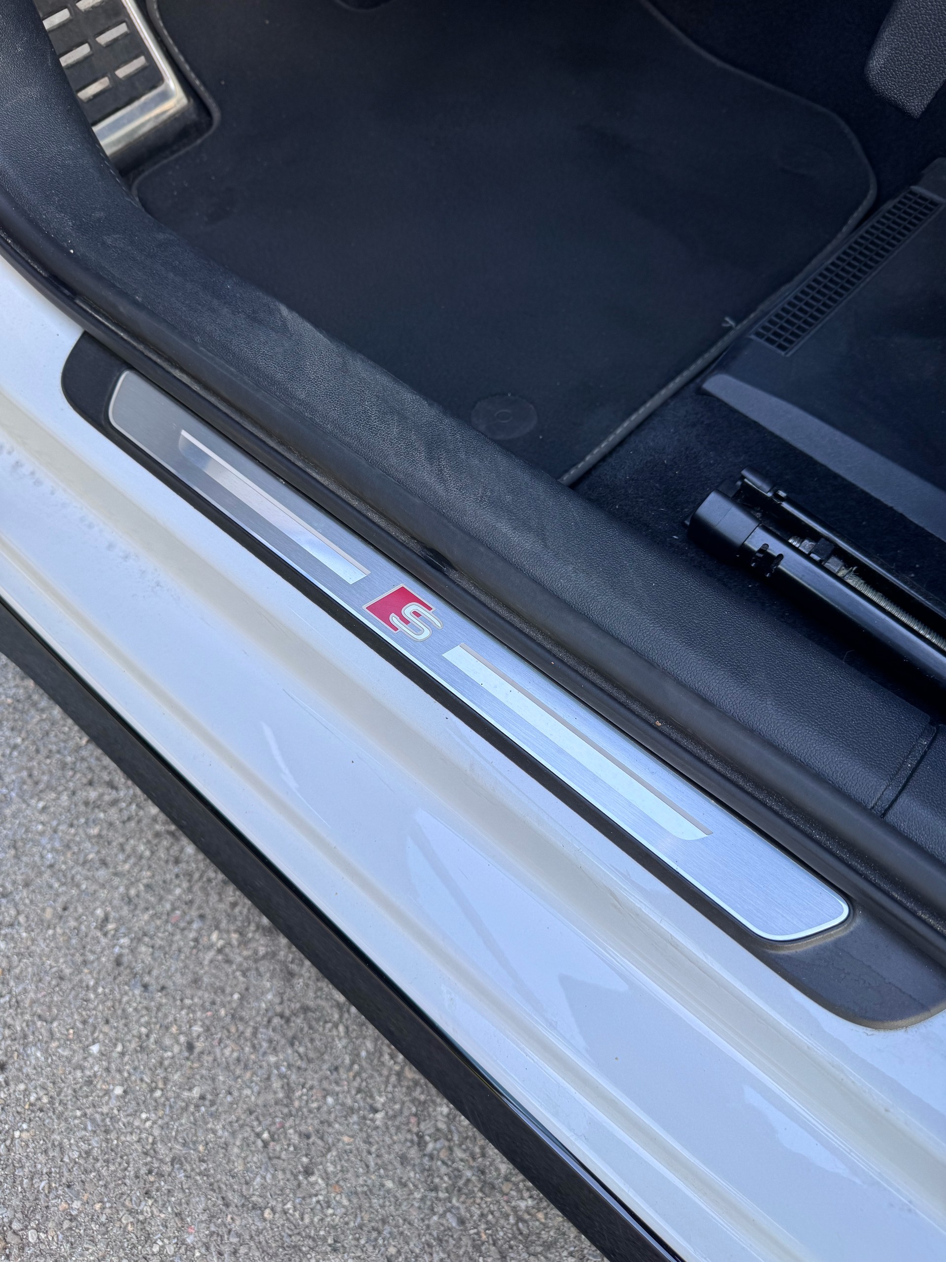 AUDI A3 Limousine 35 TFSI S-Line S-tronic-image-17