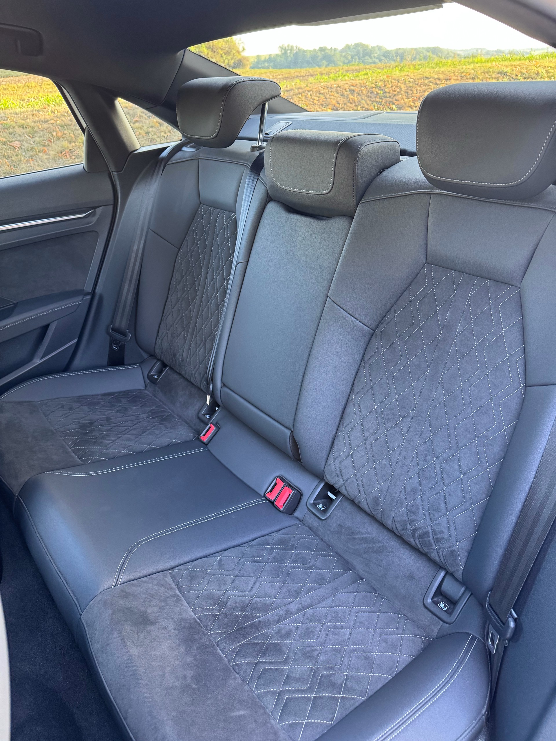 AUDI A3 Limousine 35 TFSI S-Line S-tronic-image-16