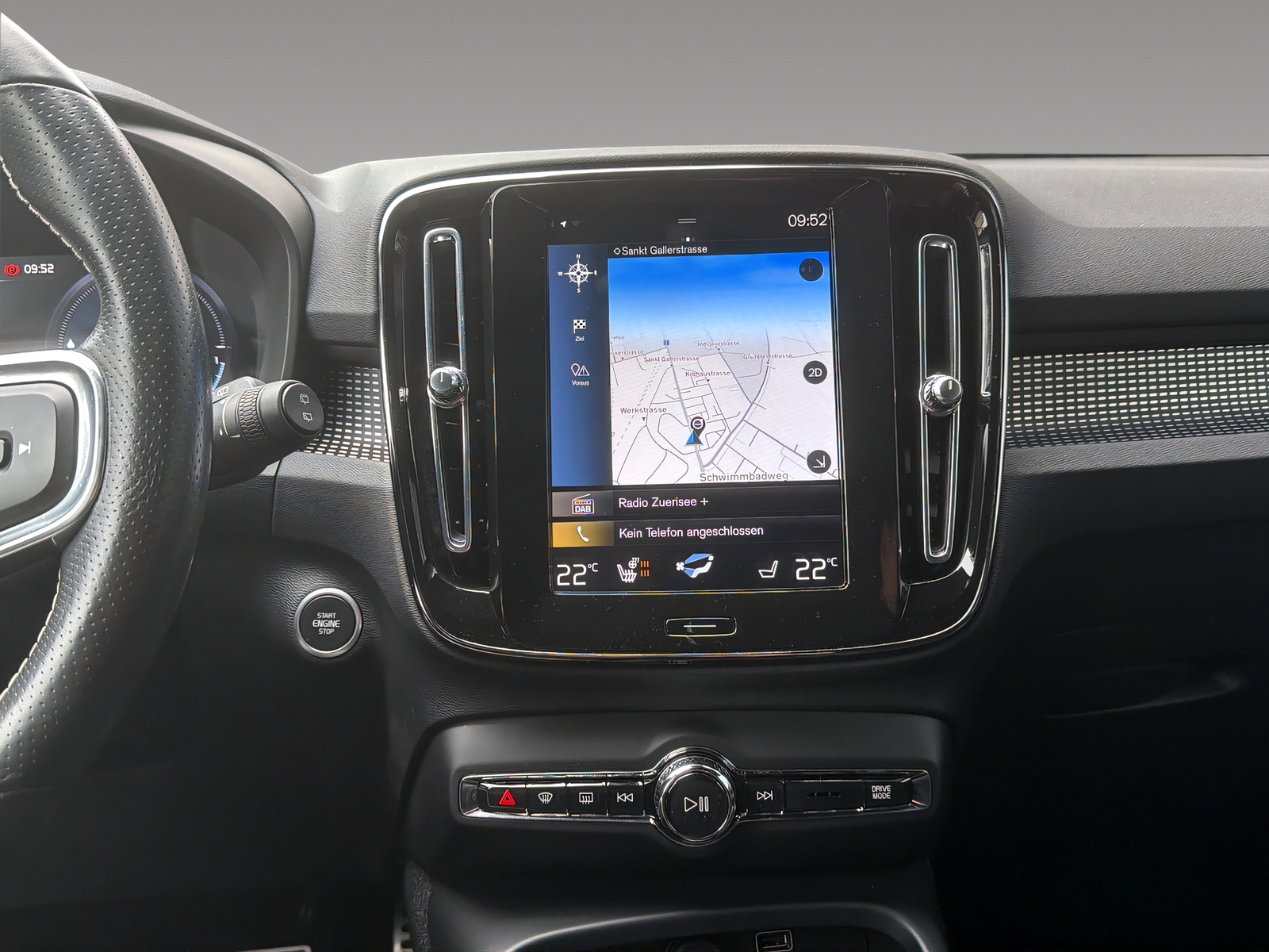 VOLVO XC40 1.5 T5 PiH R-Design-image-13