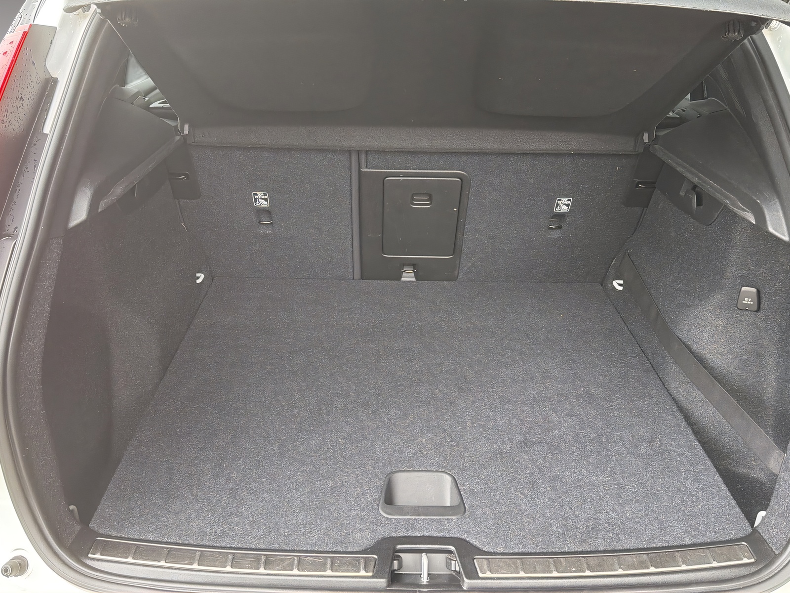 VOLVO XC40 1.5 T5 PiH R-Design-image-18