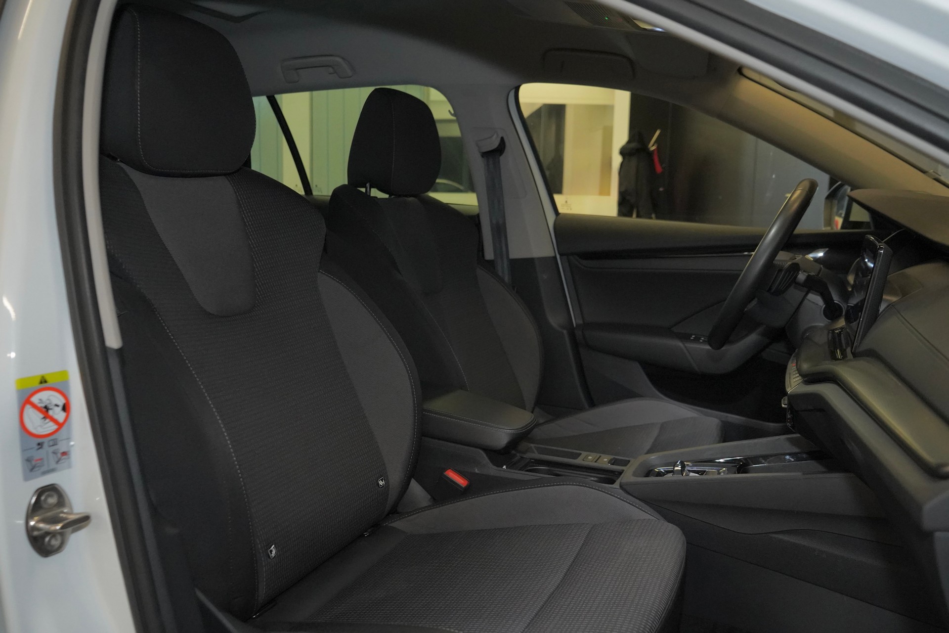 SKODA Octavia Combi 2.0 TSI Ambition DSG 4x4 *ACC, Distan Lane Assist, Front Assist, Eco-Assistenz, Rückfahrkamera *-image-3
