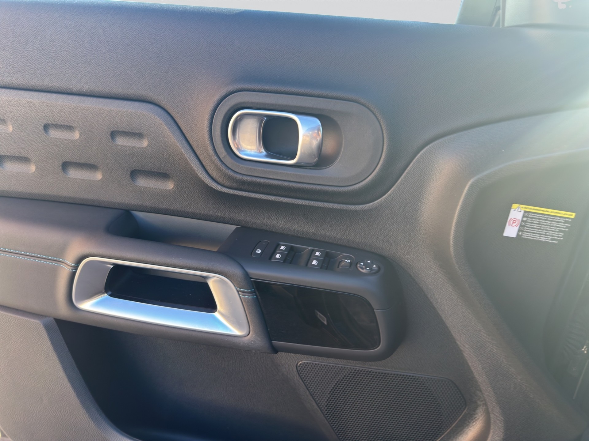CITROEN C5 Aircross 1.2 HEV Plus-image-8