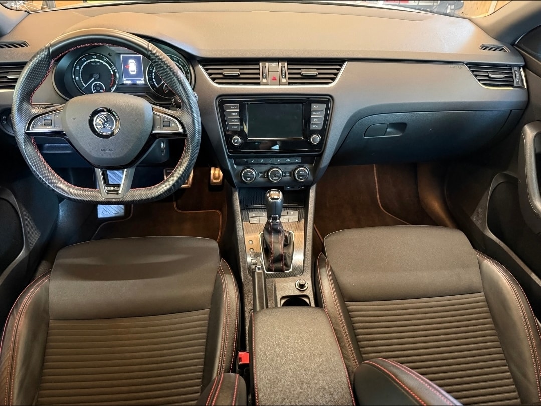 SKODA Octavia Combi 2.0 TSI RS DSG-image-8