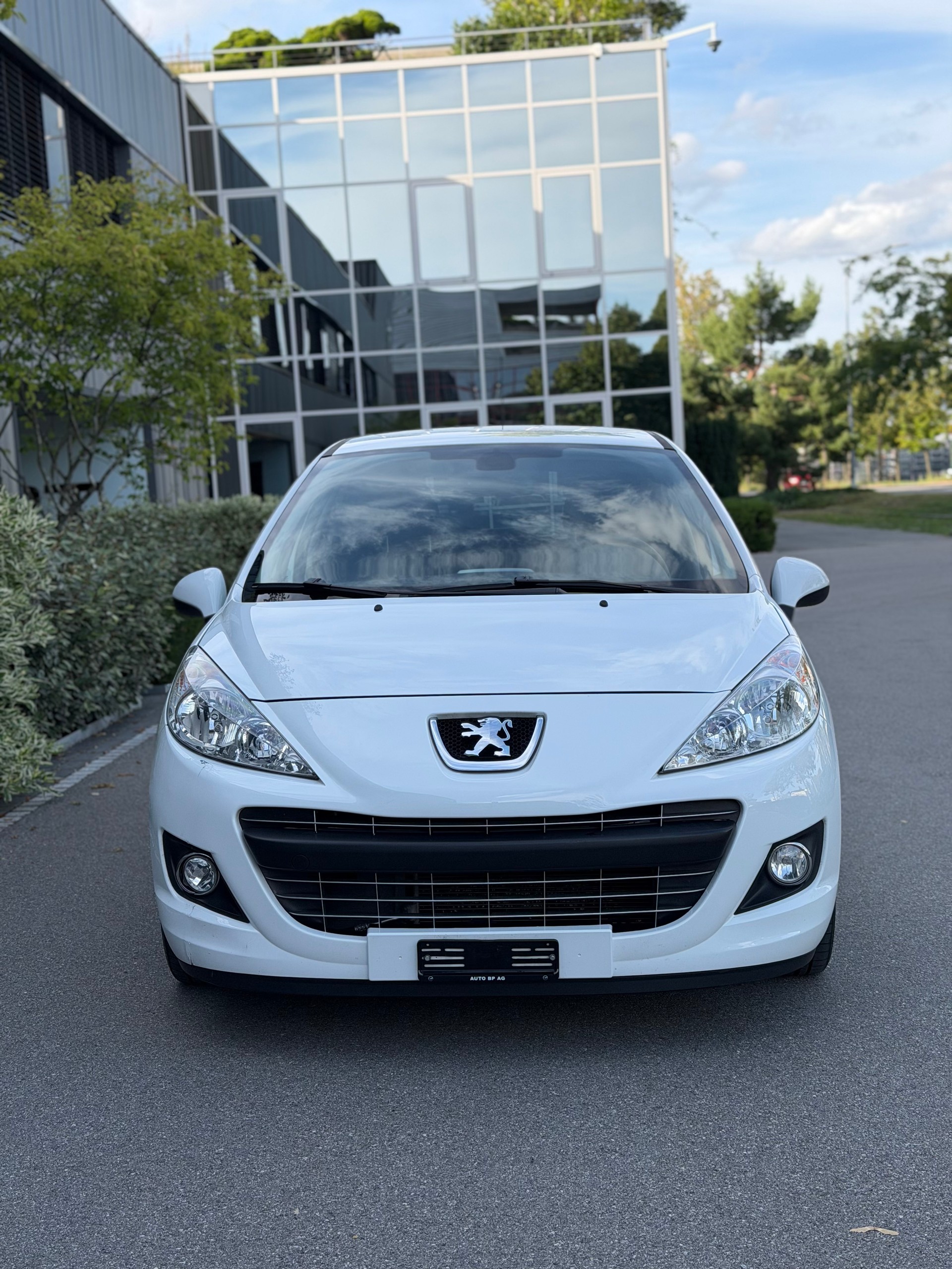 PEUGEOT 207 1.6 16V Allure Automatic-image-2