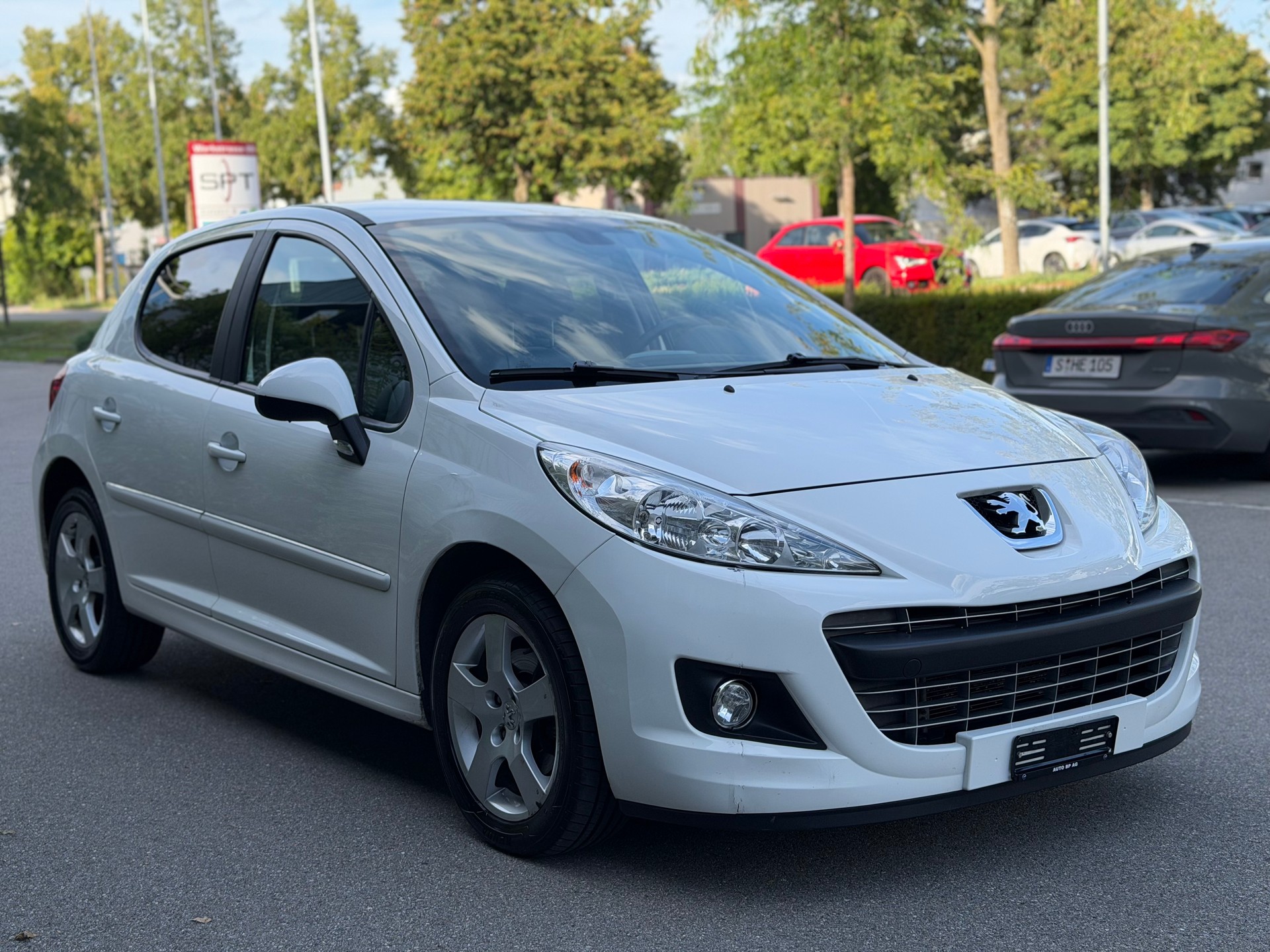PEUGEOT 207 1.6 16V Allure Automatic-image-3