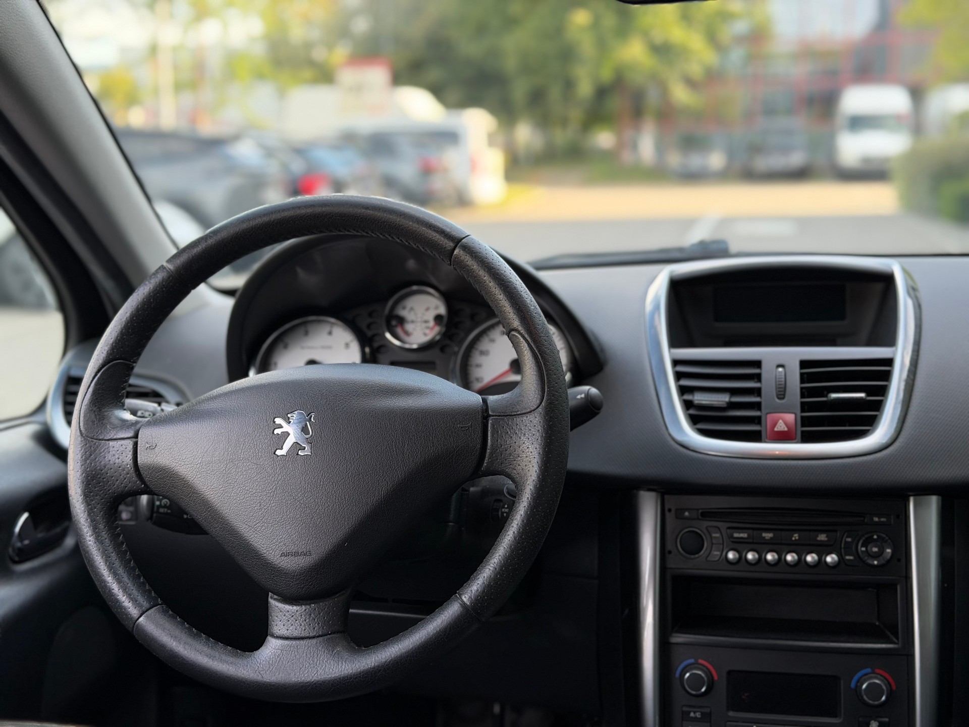 PEUGEOT 207 1.6 16V Allure Automatic-image-10