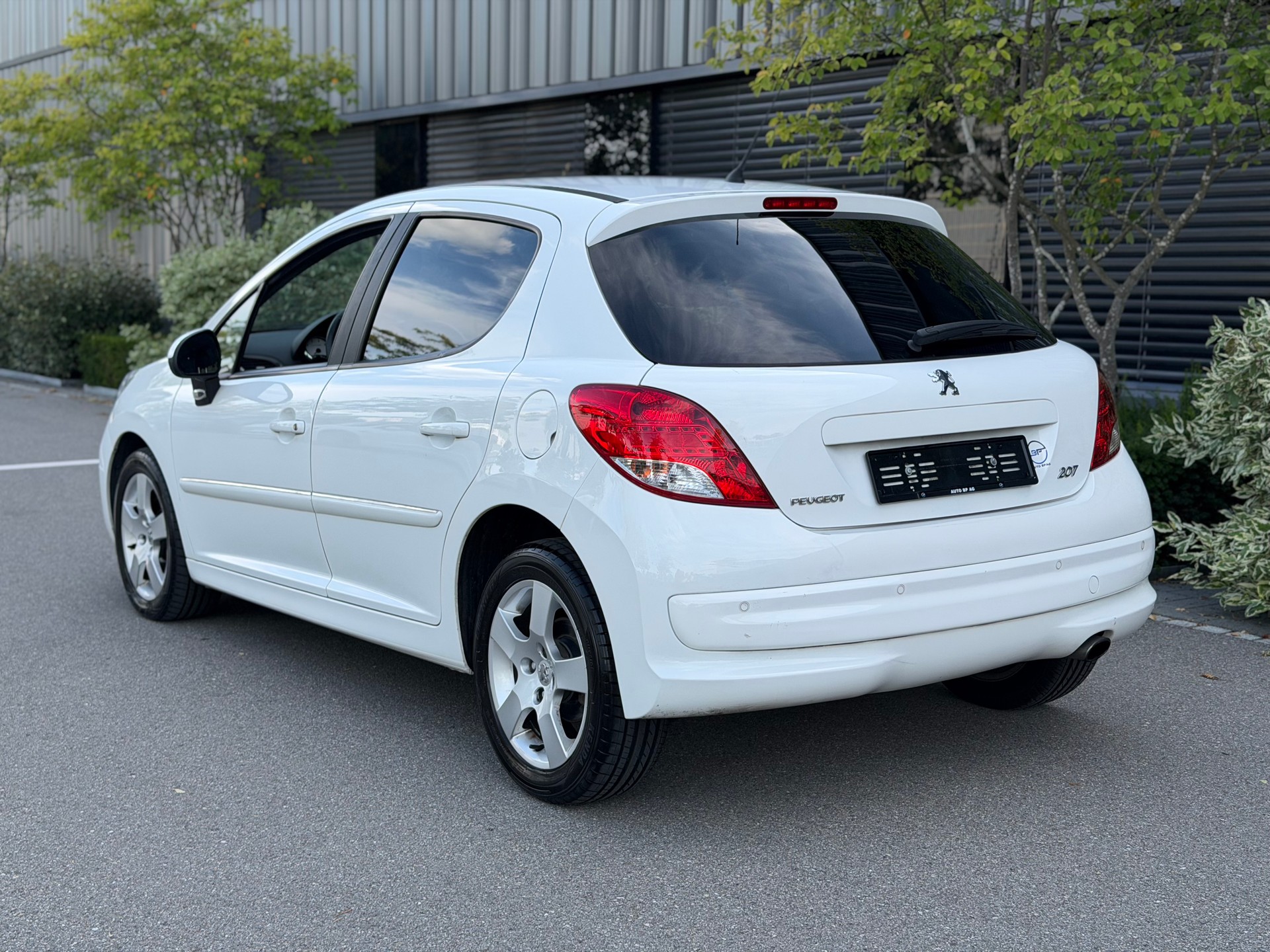 PEUGEOT 207 1.6 16V Allure Automatic-image-6