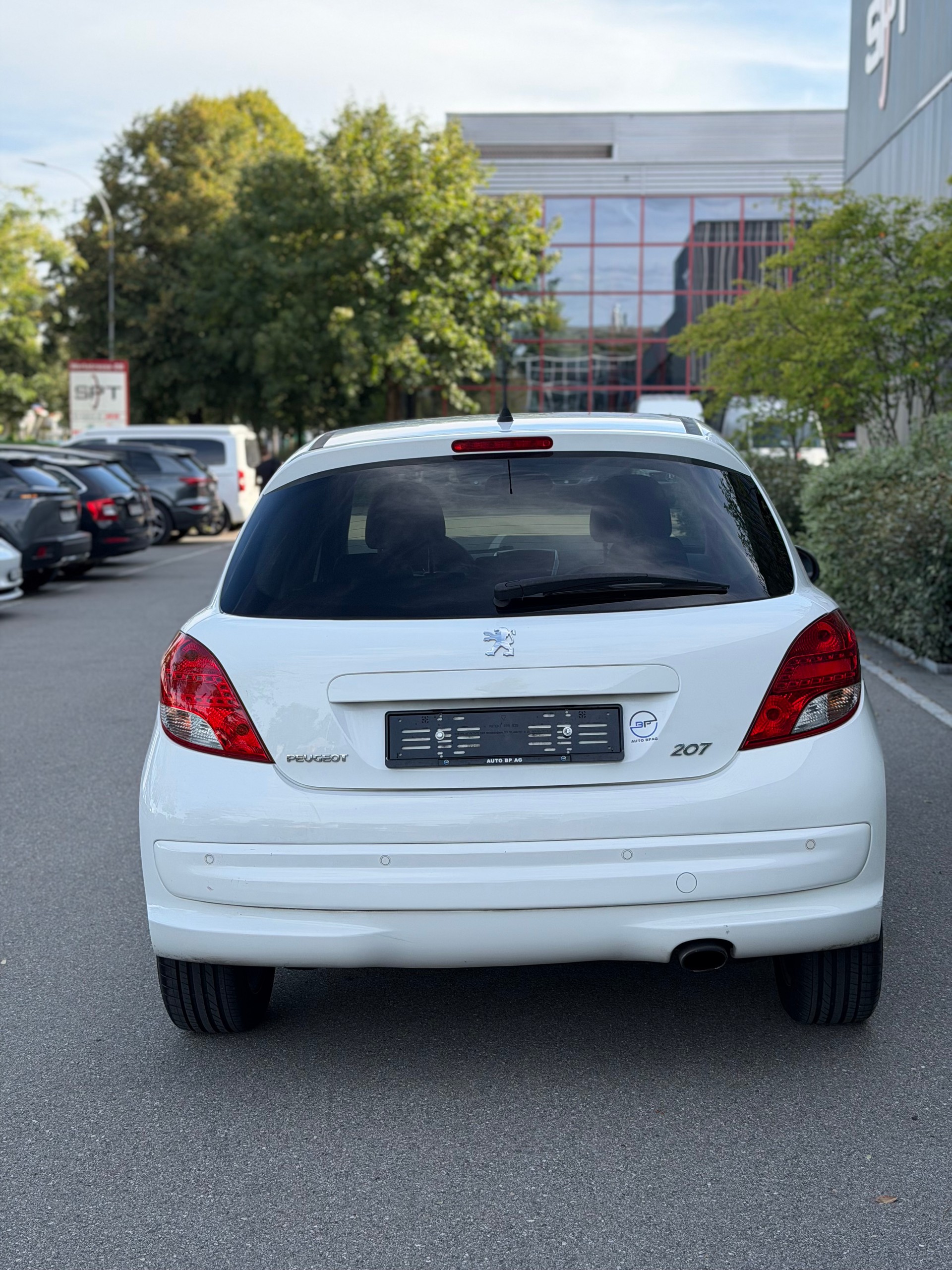 PEUGEOT 207 1.6 16V Allure Automatic-image-5