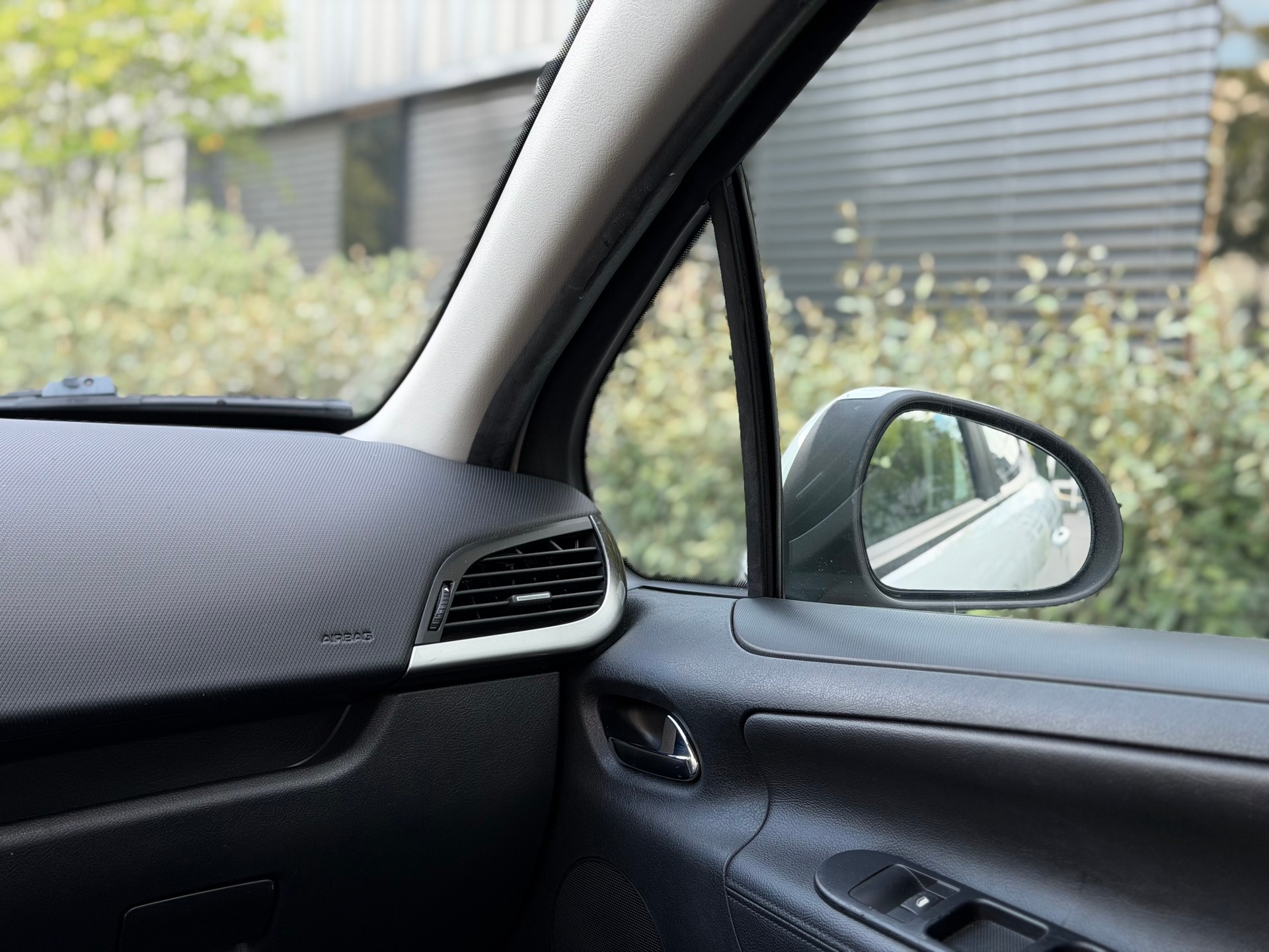 PEUGEOT 207 1.6 16V Allure Automatic-image-9