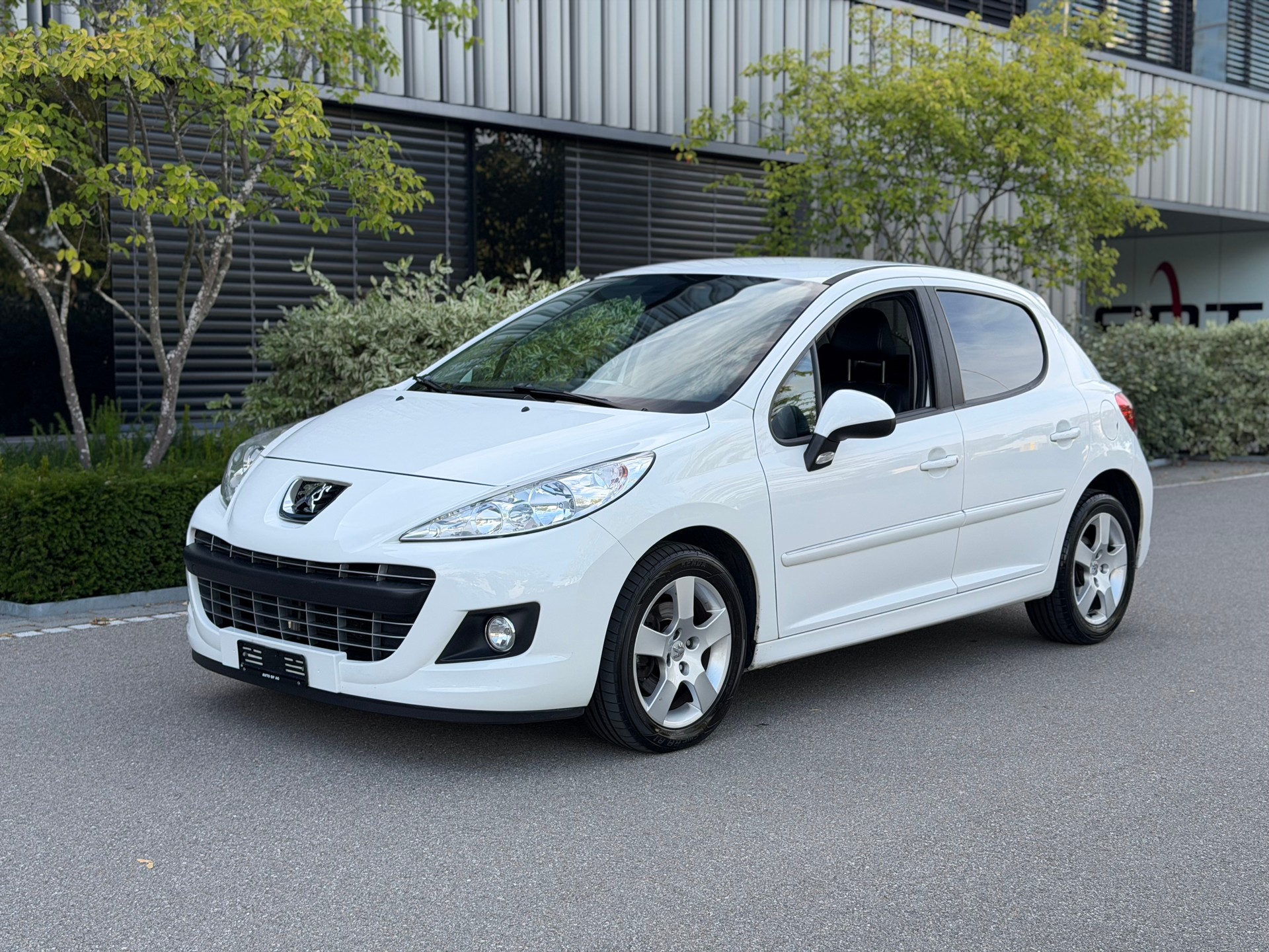 PEUGEOT 207 1.6 16V Allure Automatic-image-0