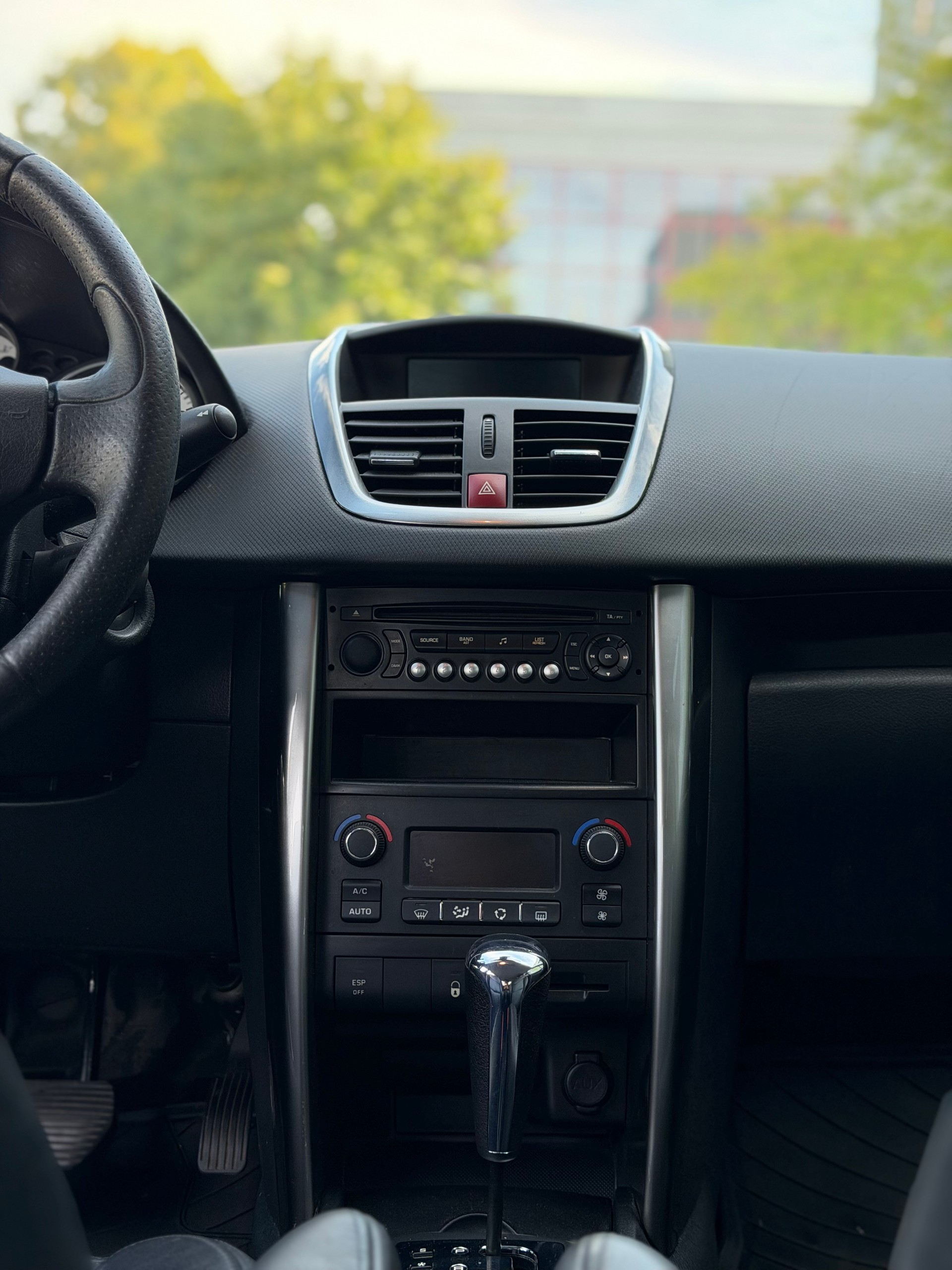 PEUGEOT 207 1.6 16V Allure Automatic-image-8