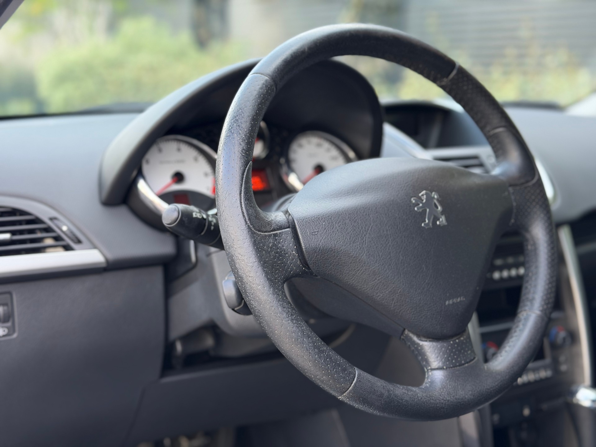 PEUGEOT 207 1.6 16V Allure Automatic-image-12