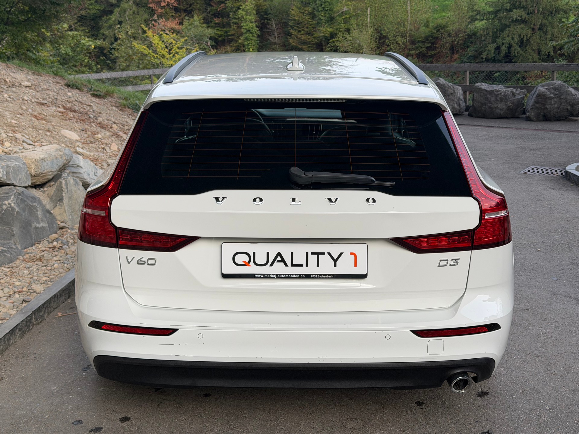 VOLVO V60 D3 Momentum Geartronic-image-4