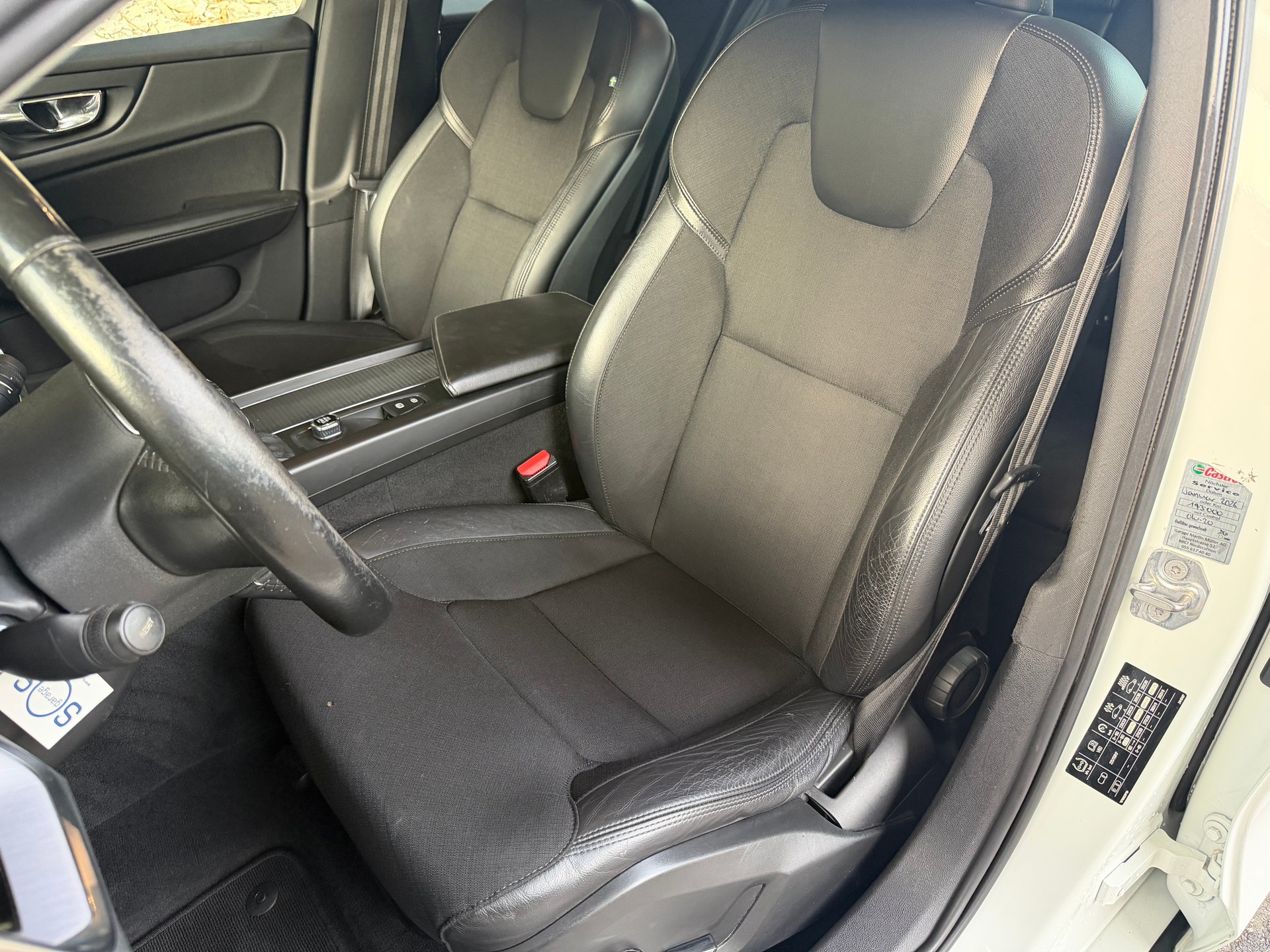 VOLVO V60 D3 Momentum Geartronic-image-7