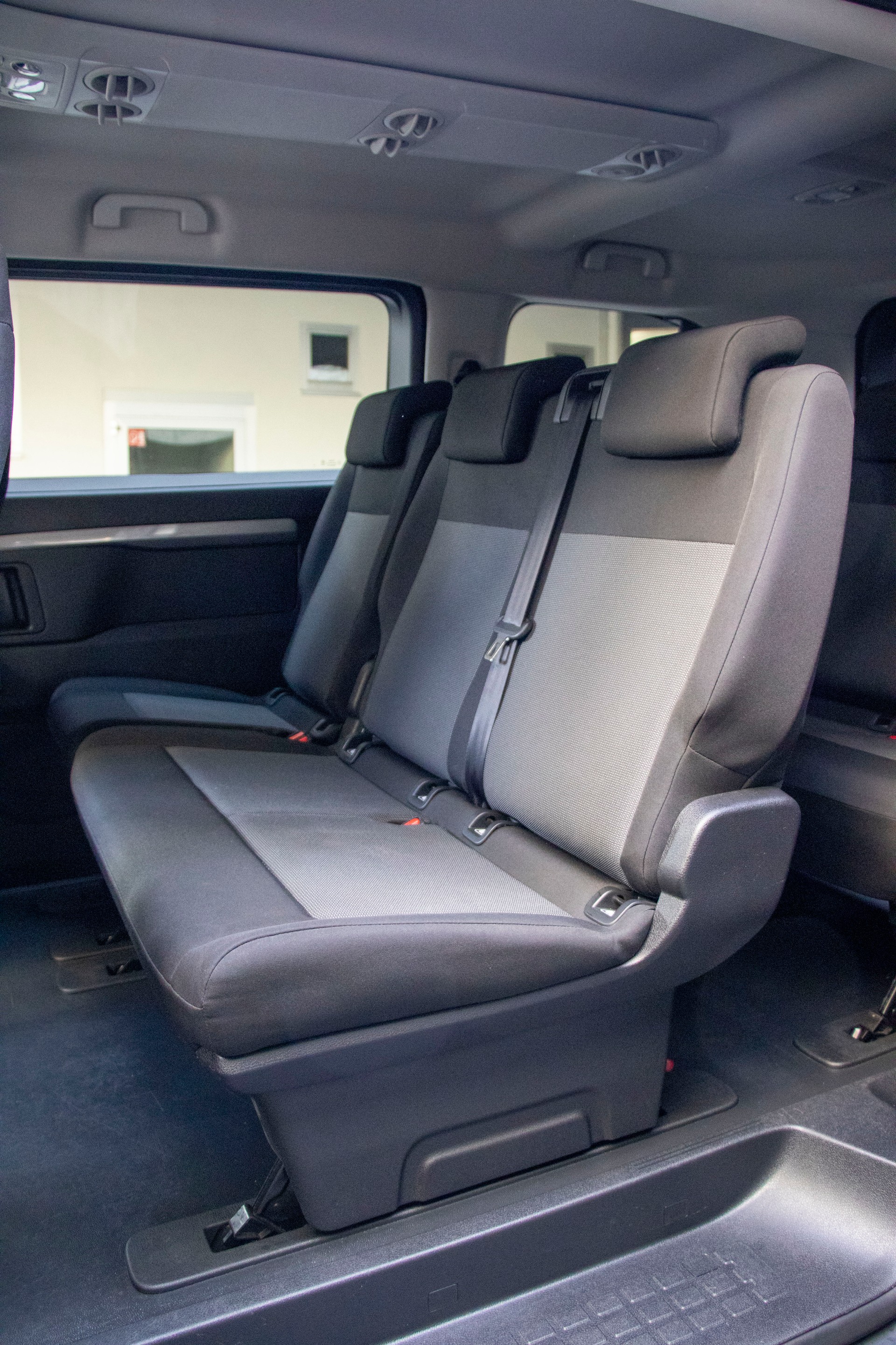 PEUGEOT Traveller 2.0 BlueHDi Business Standard EAT8-image-9