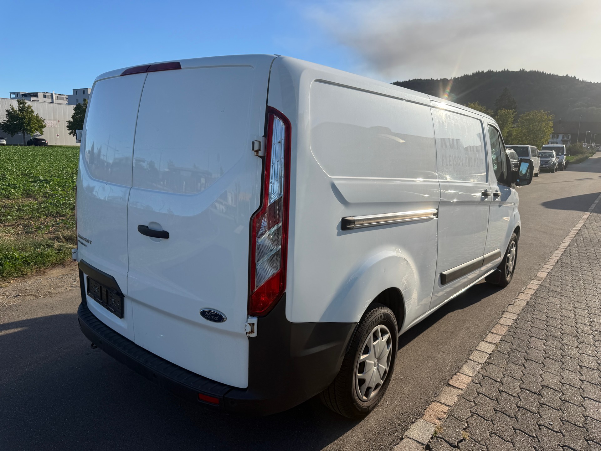FORD Transit Custom Van 330 L2H1 Limited-image-7
