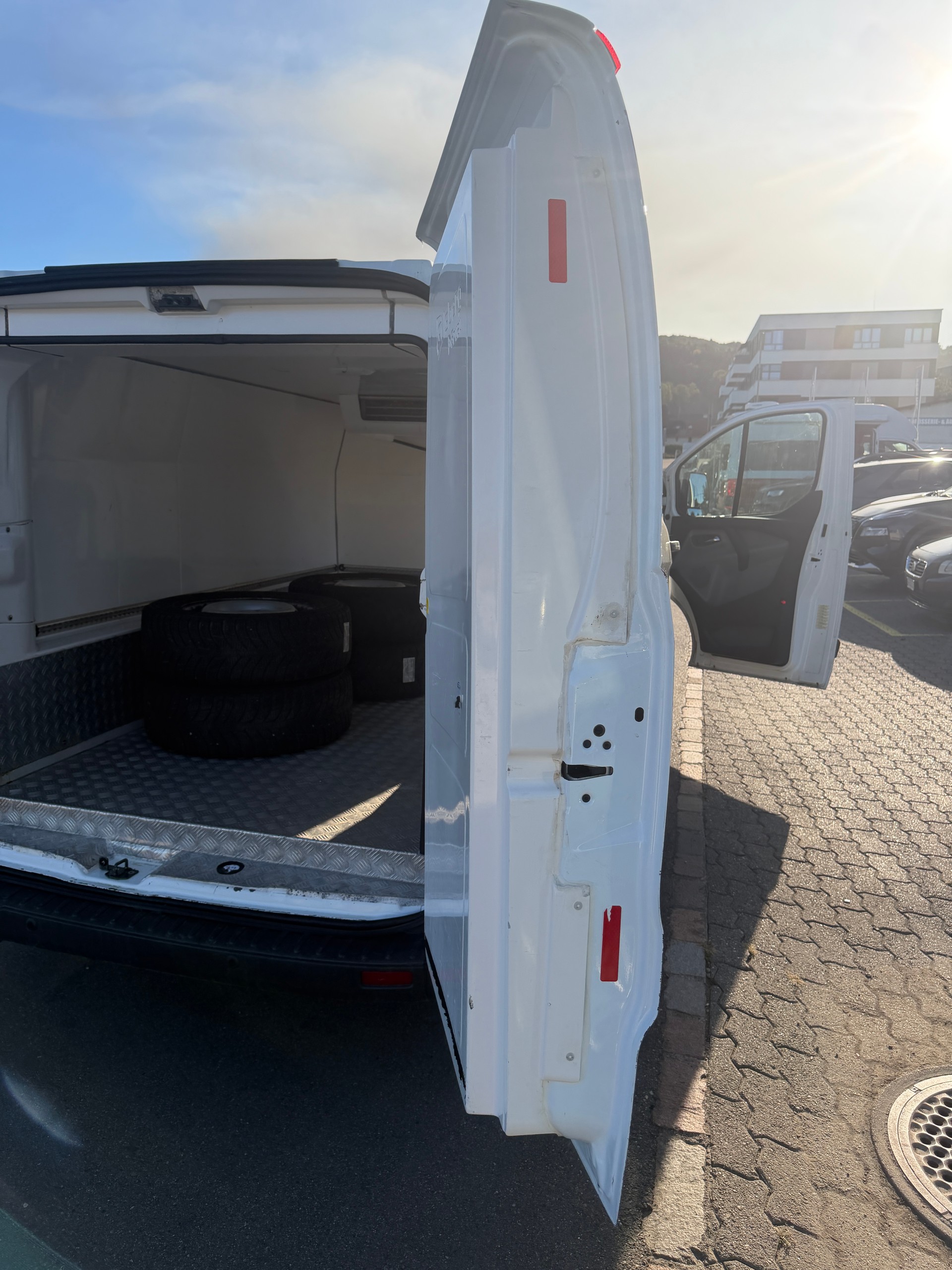 FORD Transit Custom Van 330 L2H1 Limited-image-14