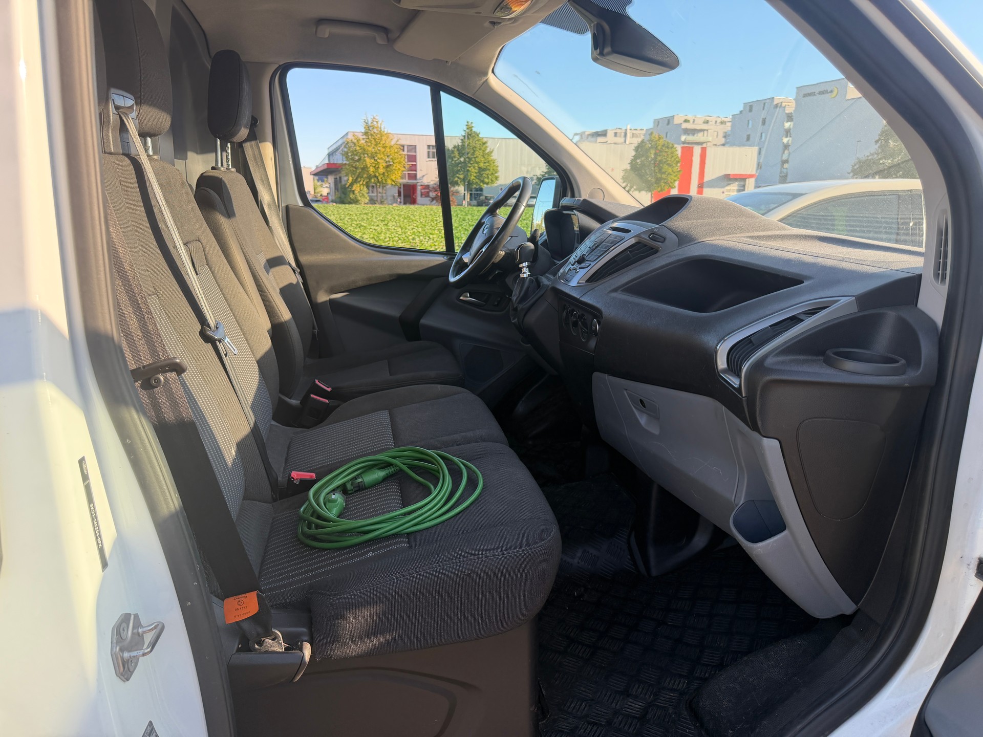 FORD Transit Custom Van 330 L2H1 Limited-image-11