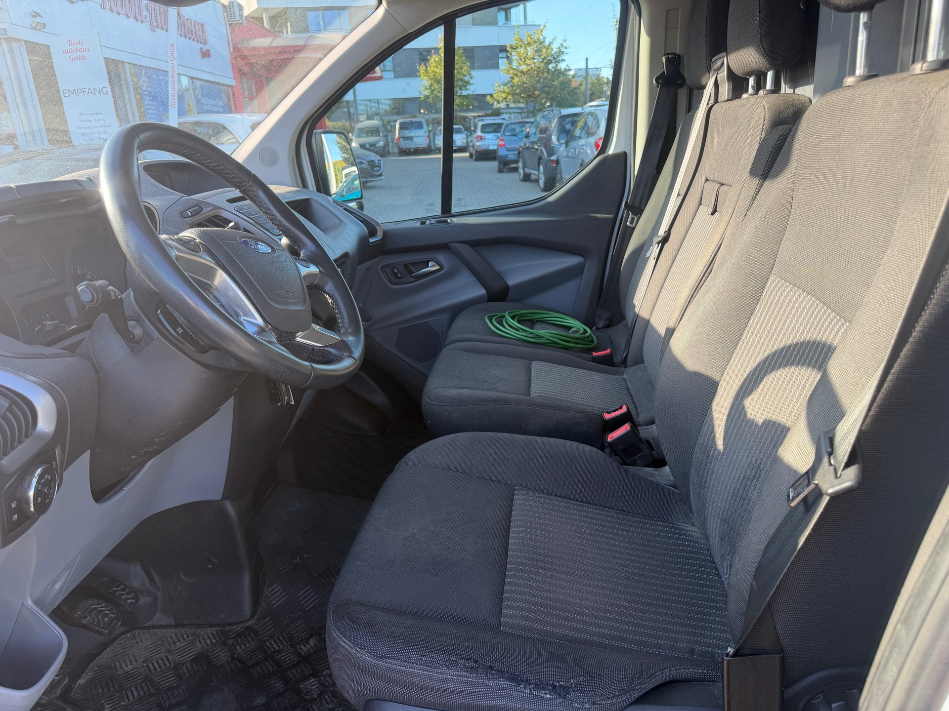 FORD Transit Custom Van 330 L2H1 Limited-image-8