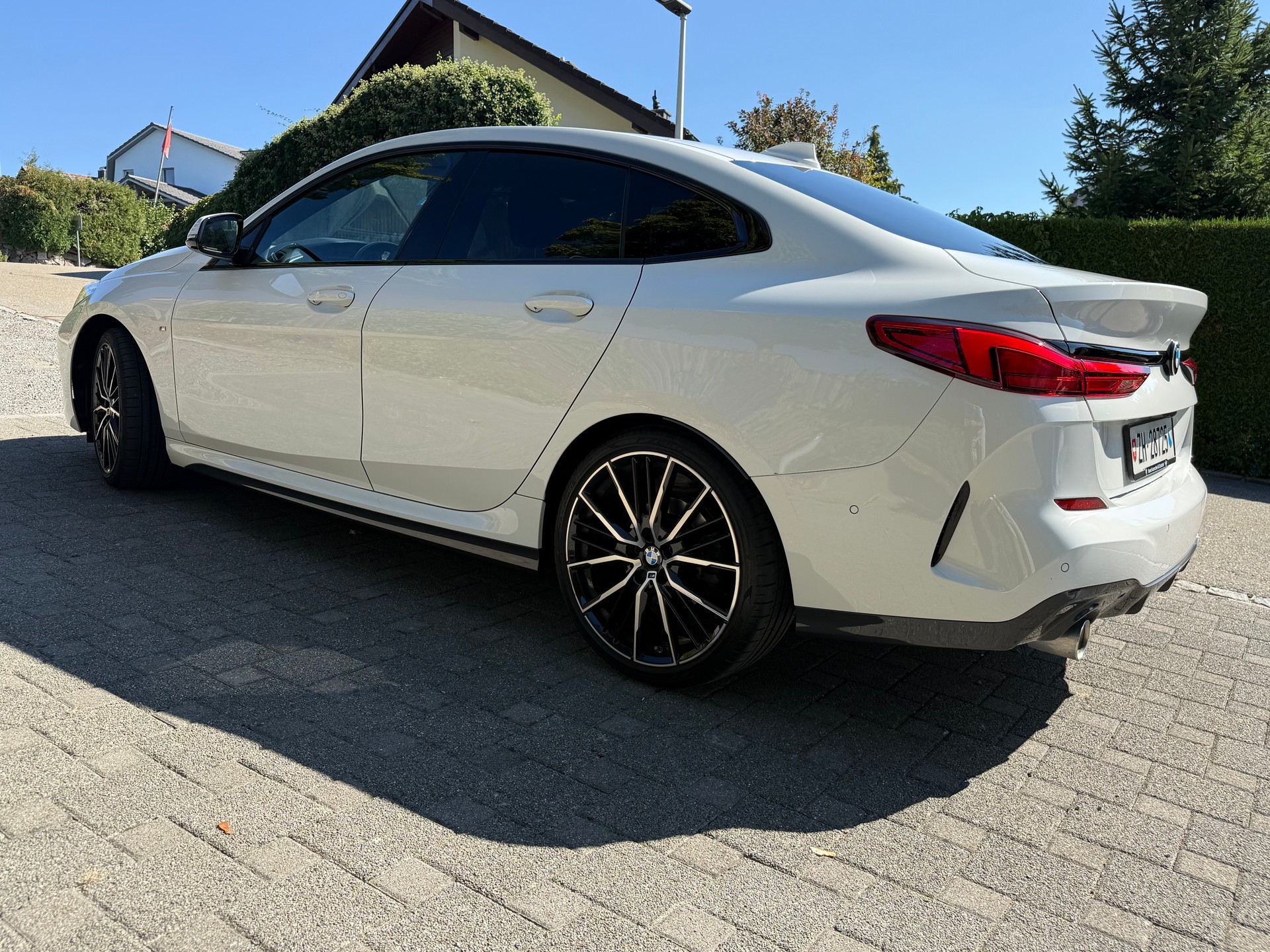 BMW 218i Gran Coupè-image-3