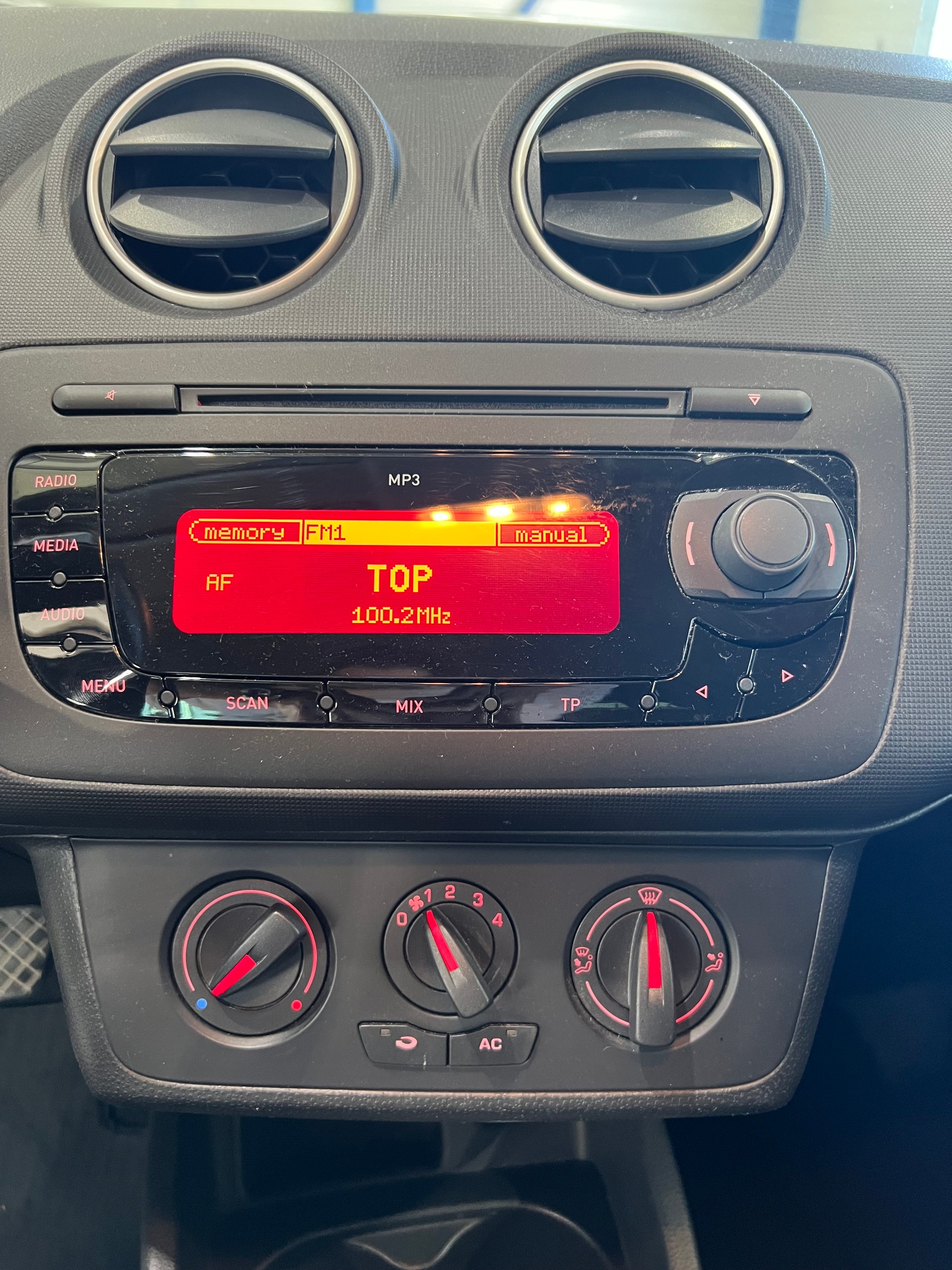 SEAT Ibiza 1.2 TSI Sport Eco Tech**1.Hand,Frisch ab MFK & Service**-image-11